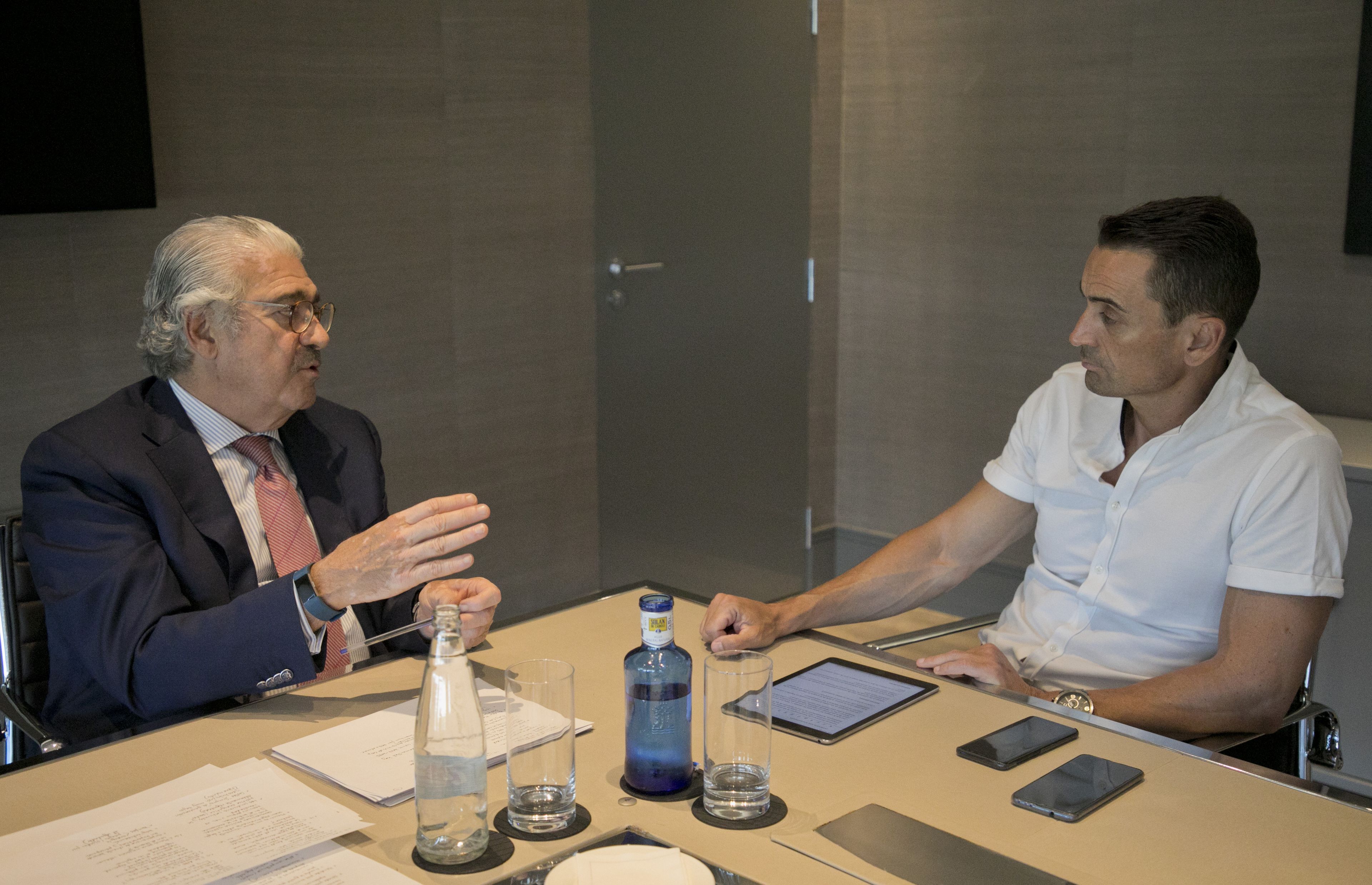 José D. Bogas Gálvez, consejero delegado de ENDESA (izquierda) y Manuel del Campo, CEO de Axel Springer España (derecha)