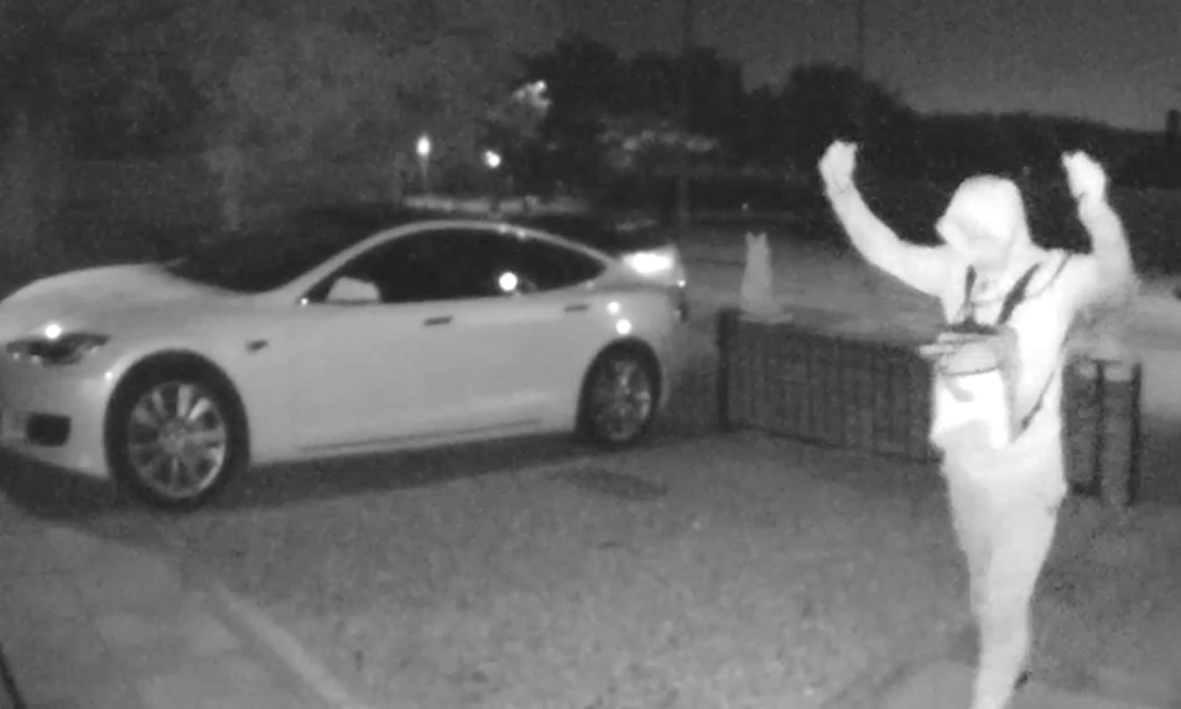 Unos ladrones roban un Tesla de 100.000 euros usando un ingenioso truco