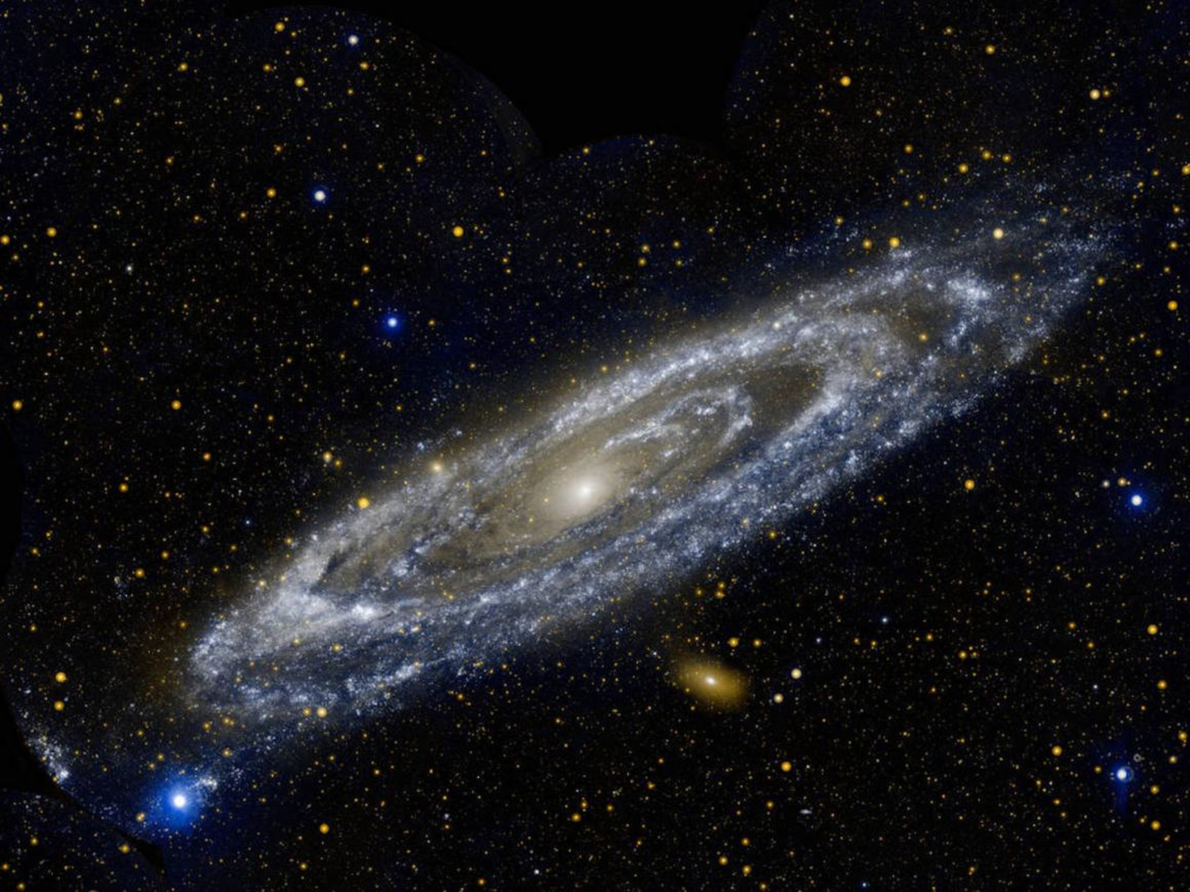 La espiral de la Vía Láctea se encuentra alrededor de un agujero negro supermasivo. Los científicos piensan que cada galaxia tiene uno en el centro.