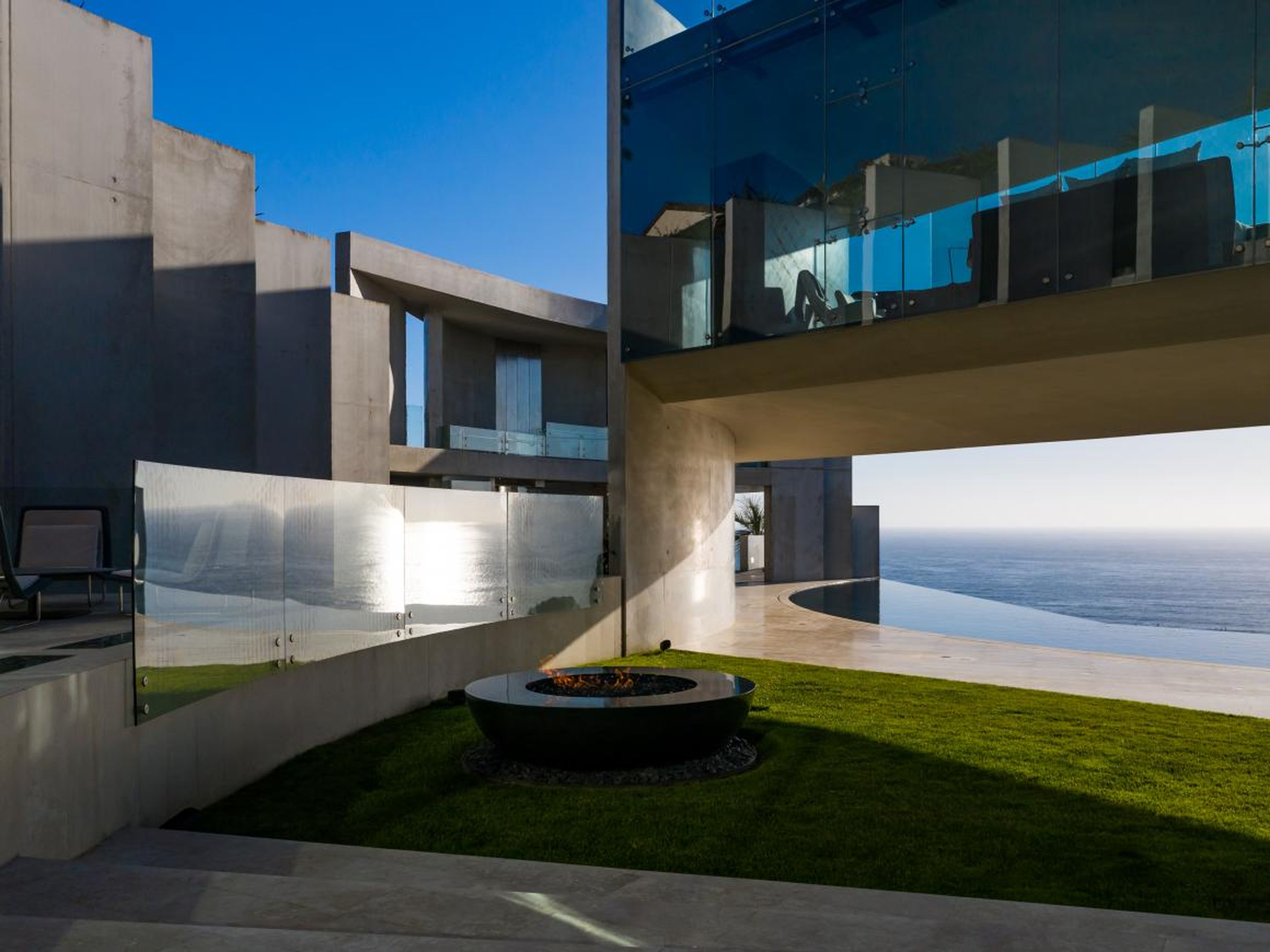 Nicknamed "The Razor House," the home was designed by San Diego architect Wallace E. Cunningham.
