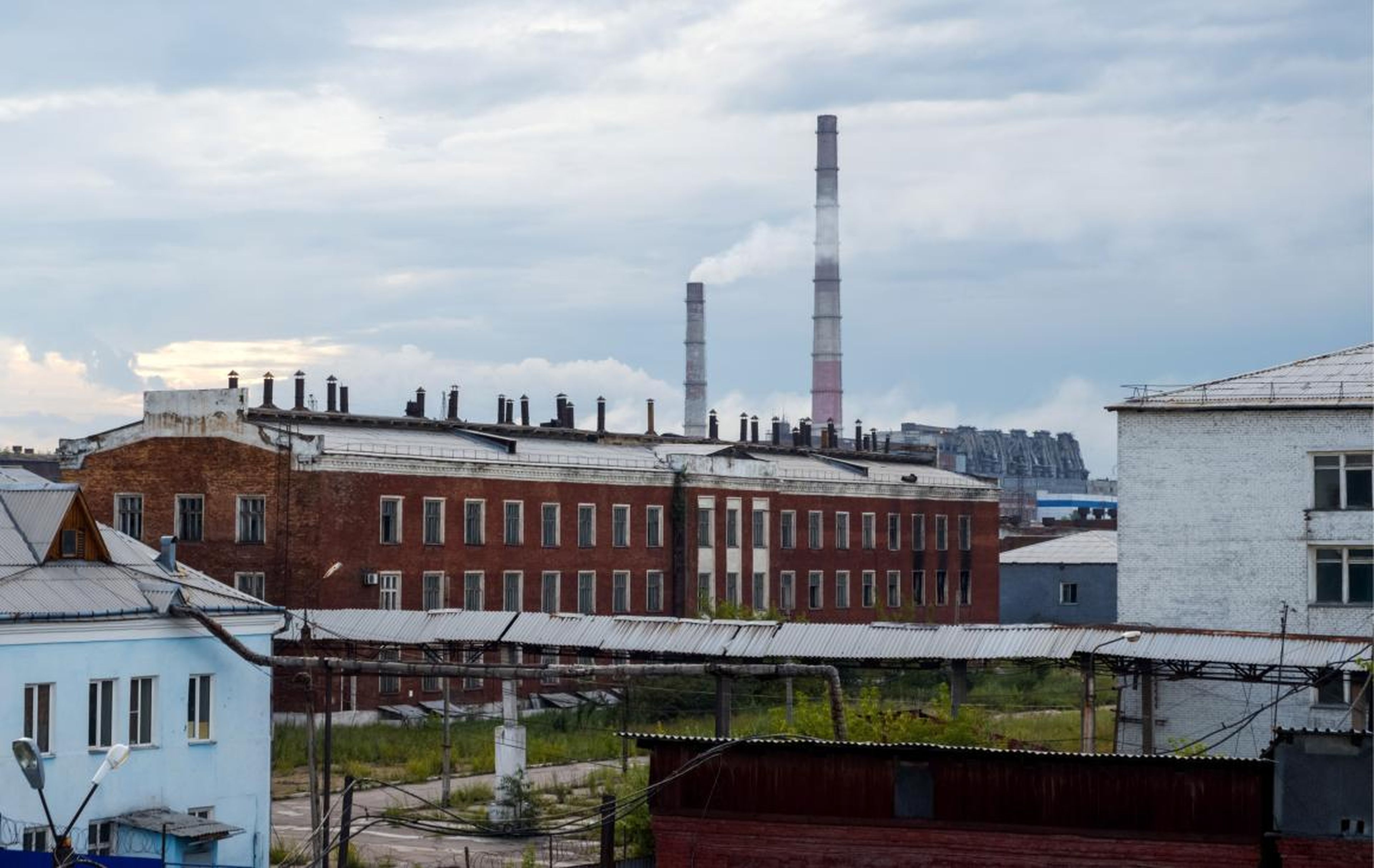 La planta química Usolyekhimprom en un día nublado.