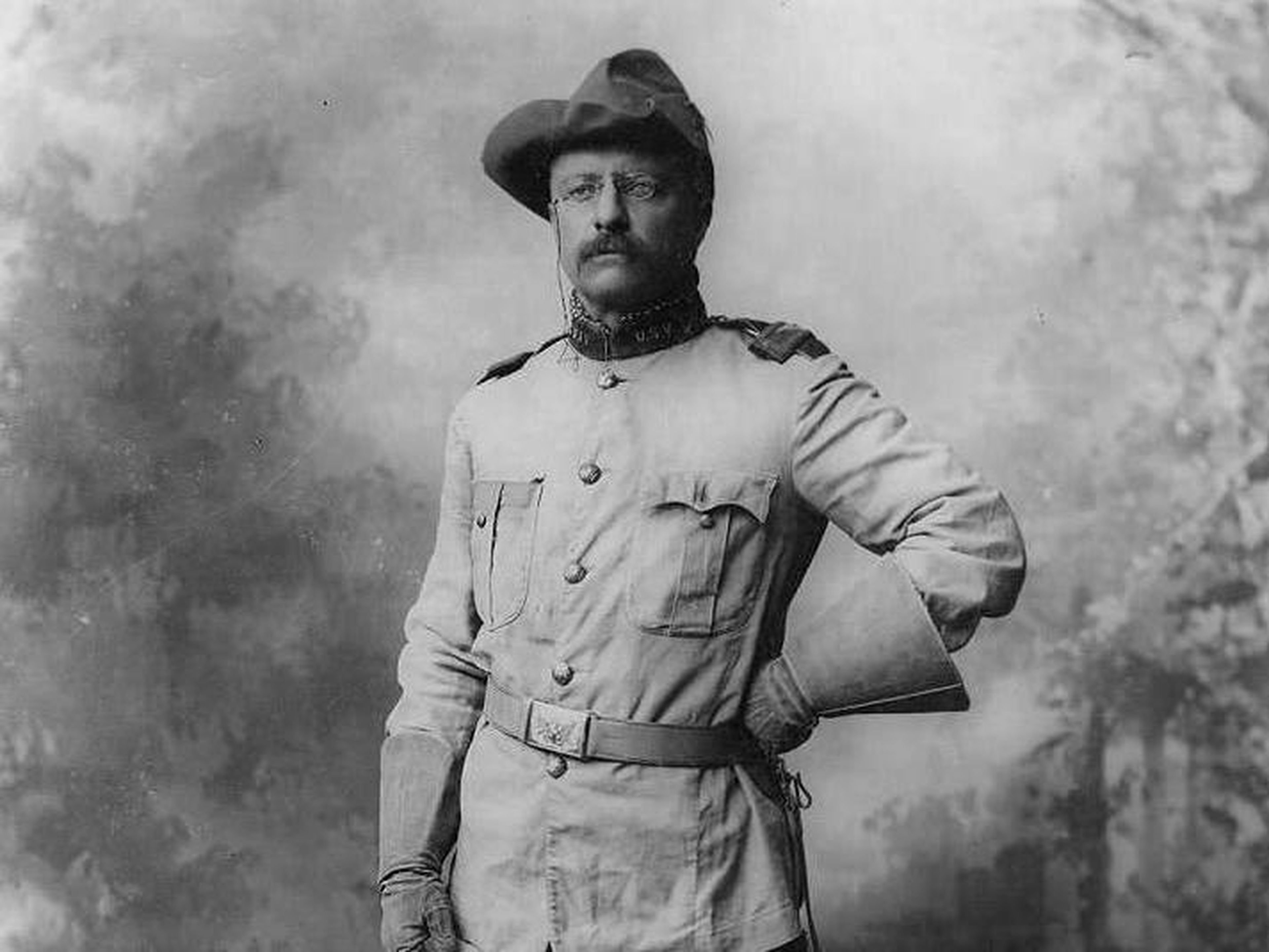 Theodore Roosevelt con uniforme militar.