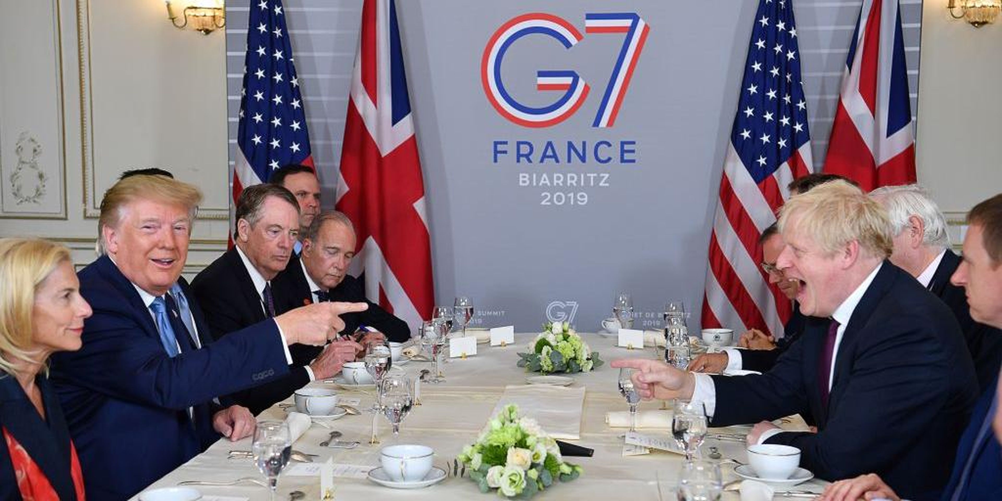 Donald Trump y Boris Johnson en un desayuno de trabajo en Biarritz, en el marco de la cumbre del G7.