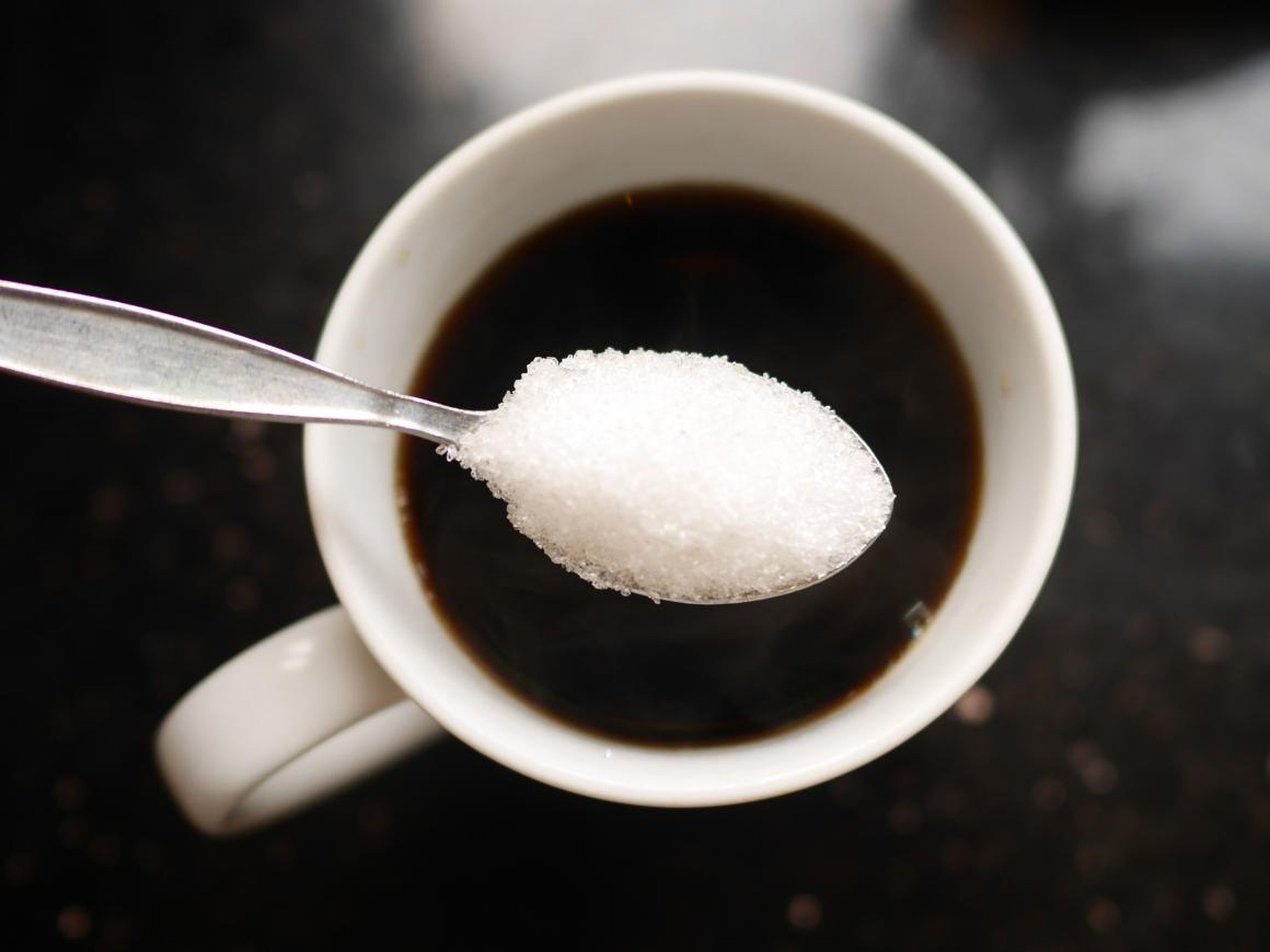 9 razones por las que los expertos dicen que hay que reducir el azúcar, desde aumentar la productividad hasta ahorrar dinero