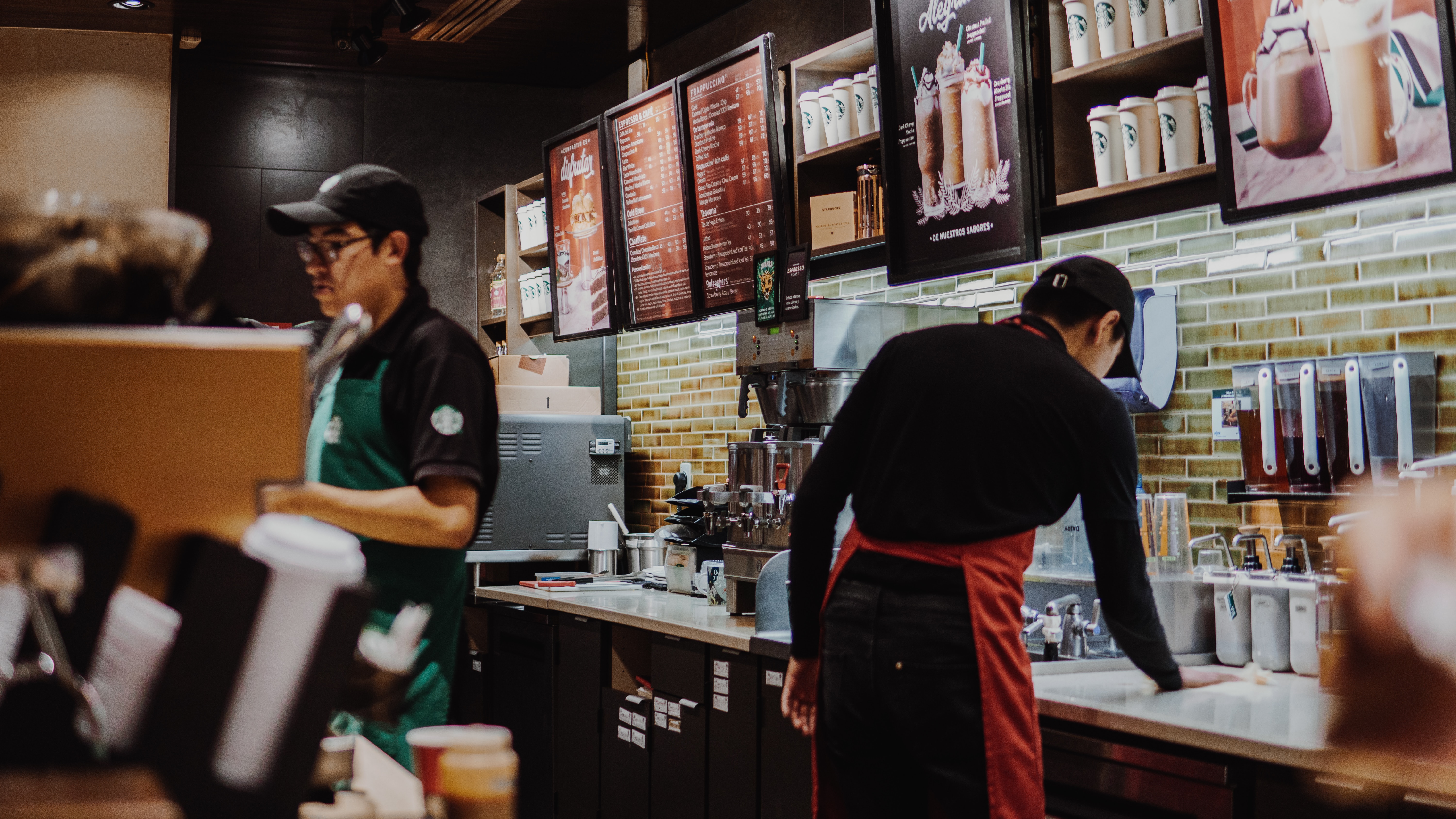 Duplicar Mierda digestión Cuánto gana un empleado de Starbucks España: sueldo y condiciones |  Business Insider España