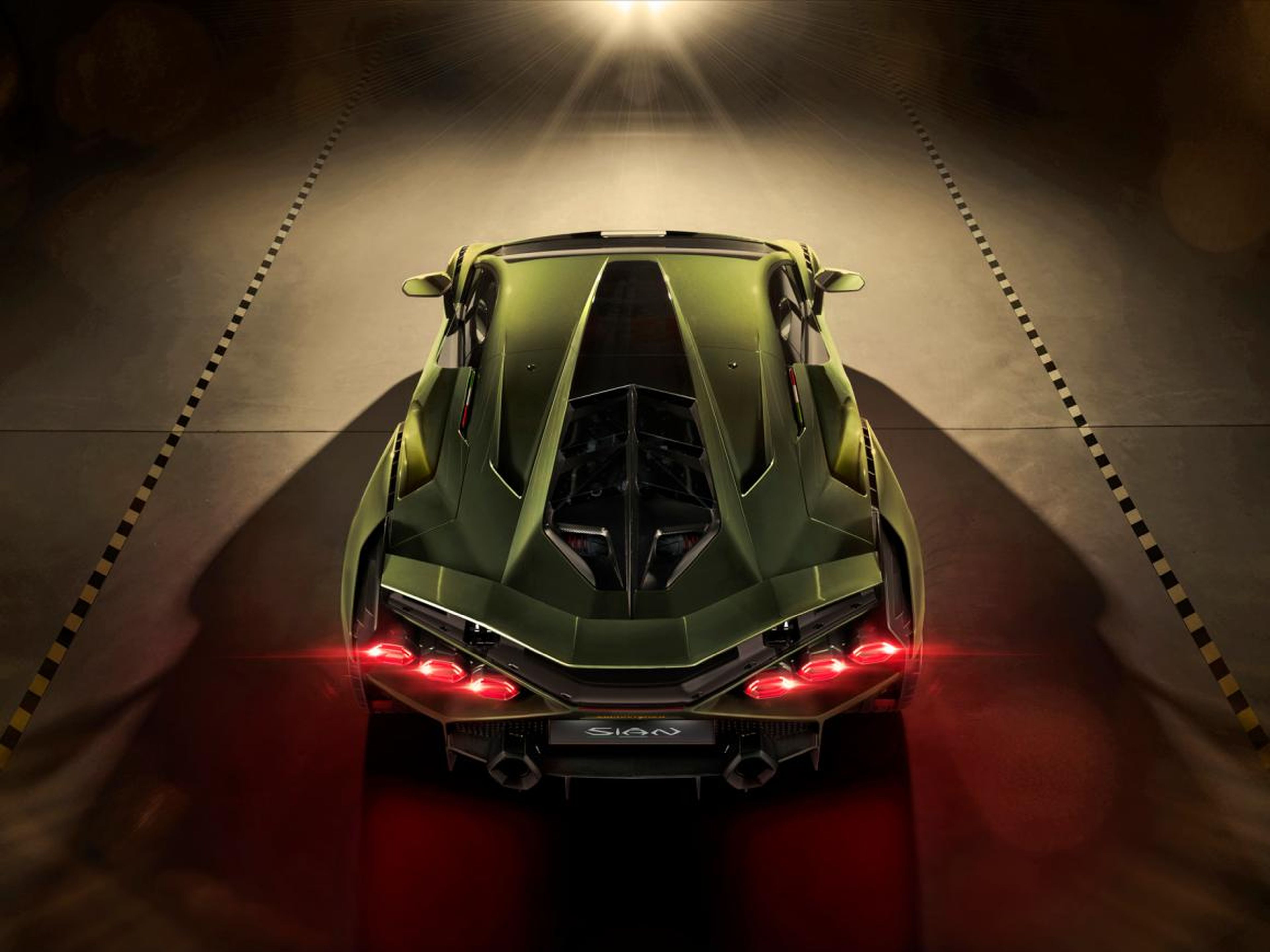 El coche utiliza el mismo motor atmosférico V12 de 6,5 litros que Lamborghini puso en el SVJ.
