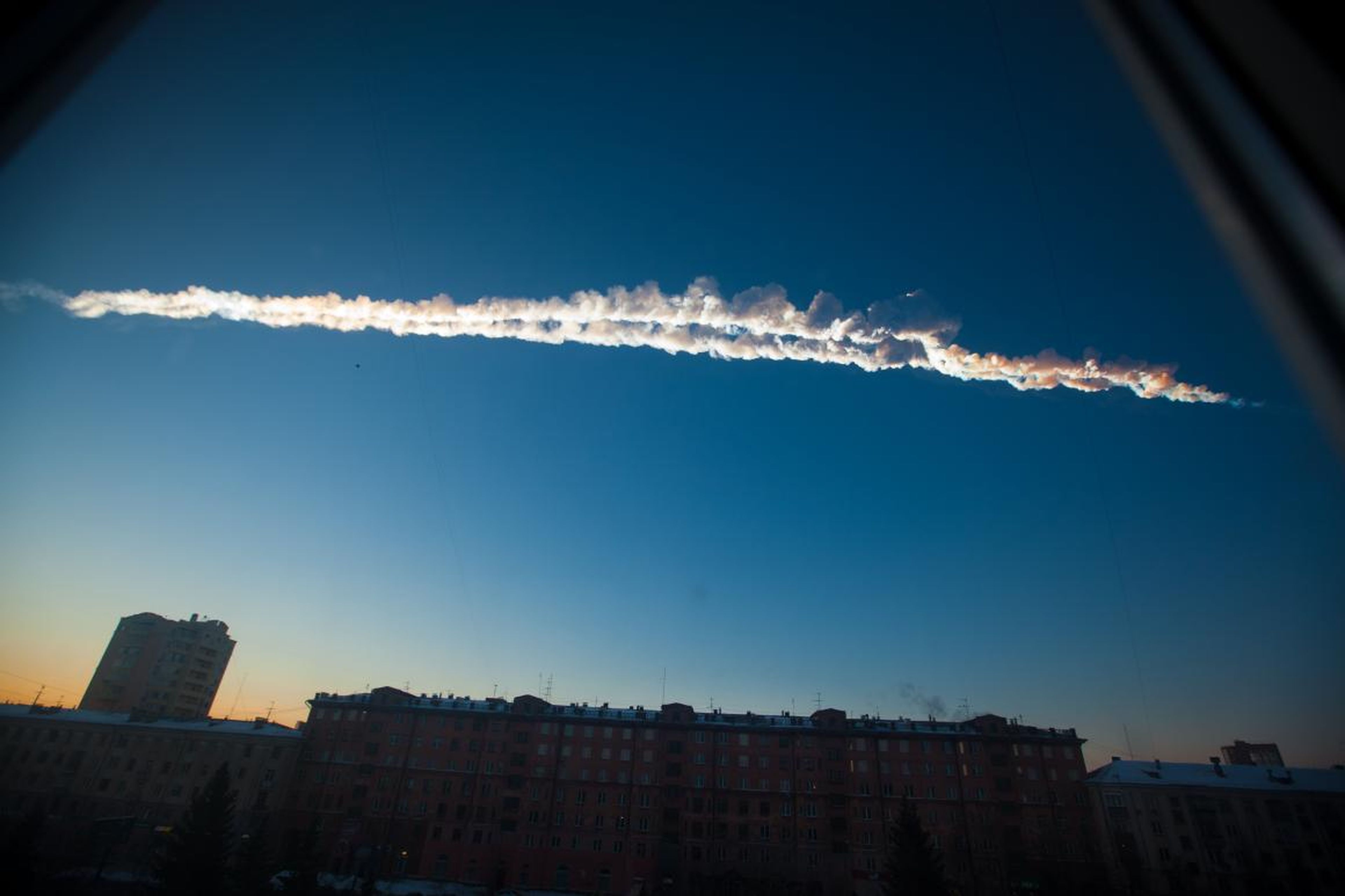 El meteorito de Chelyabinsk atravesando el cielo ruso.