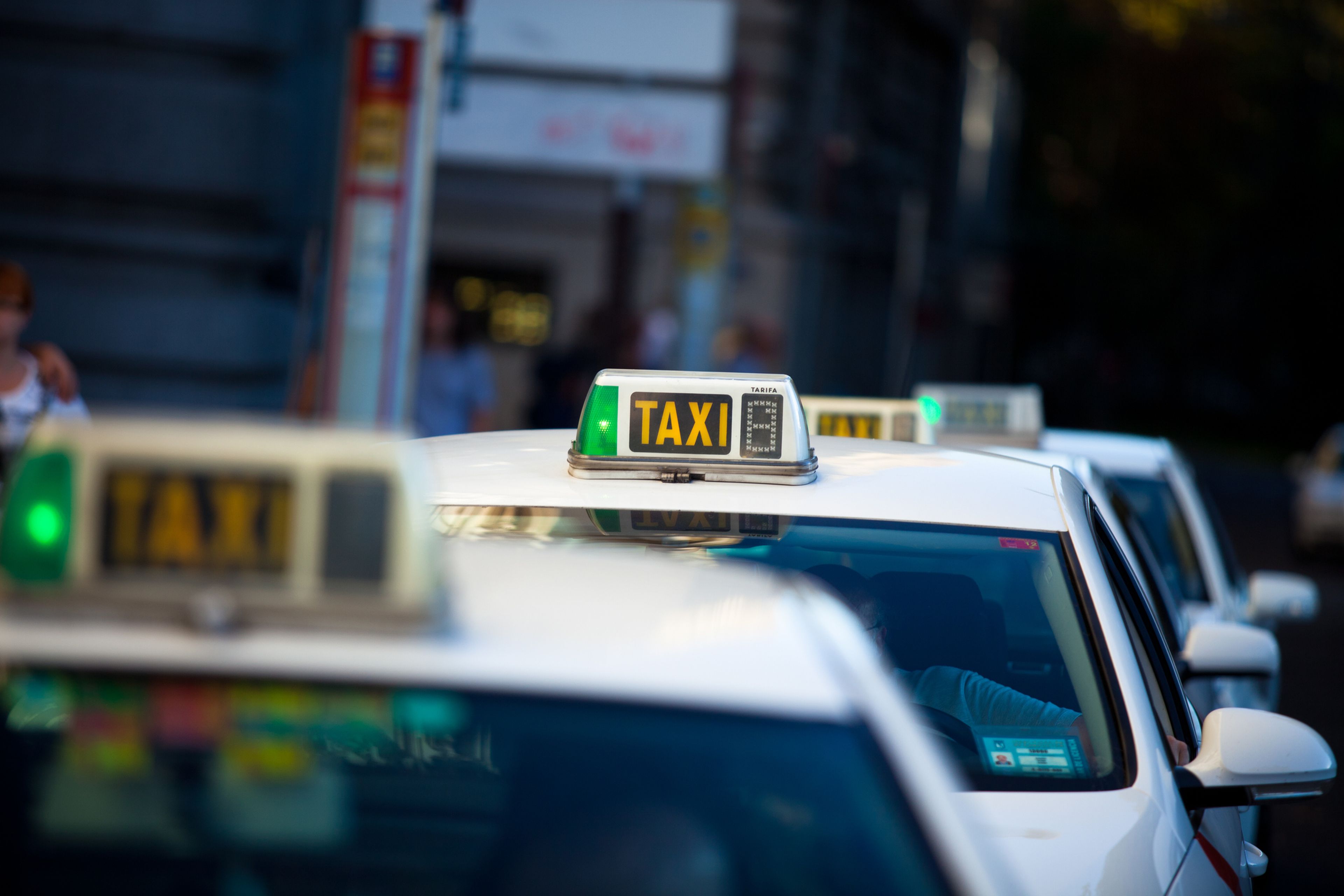Fila de taxis en Madrid