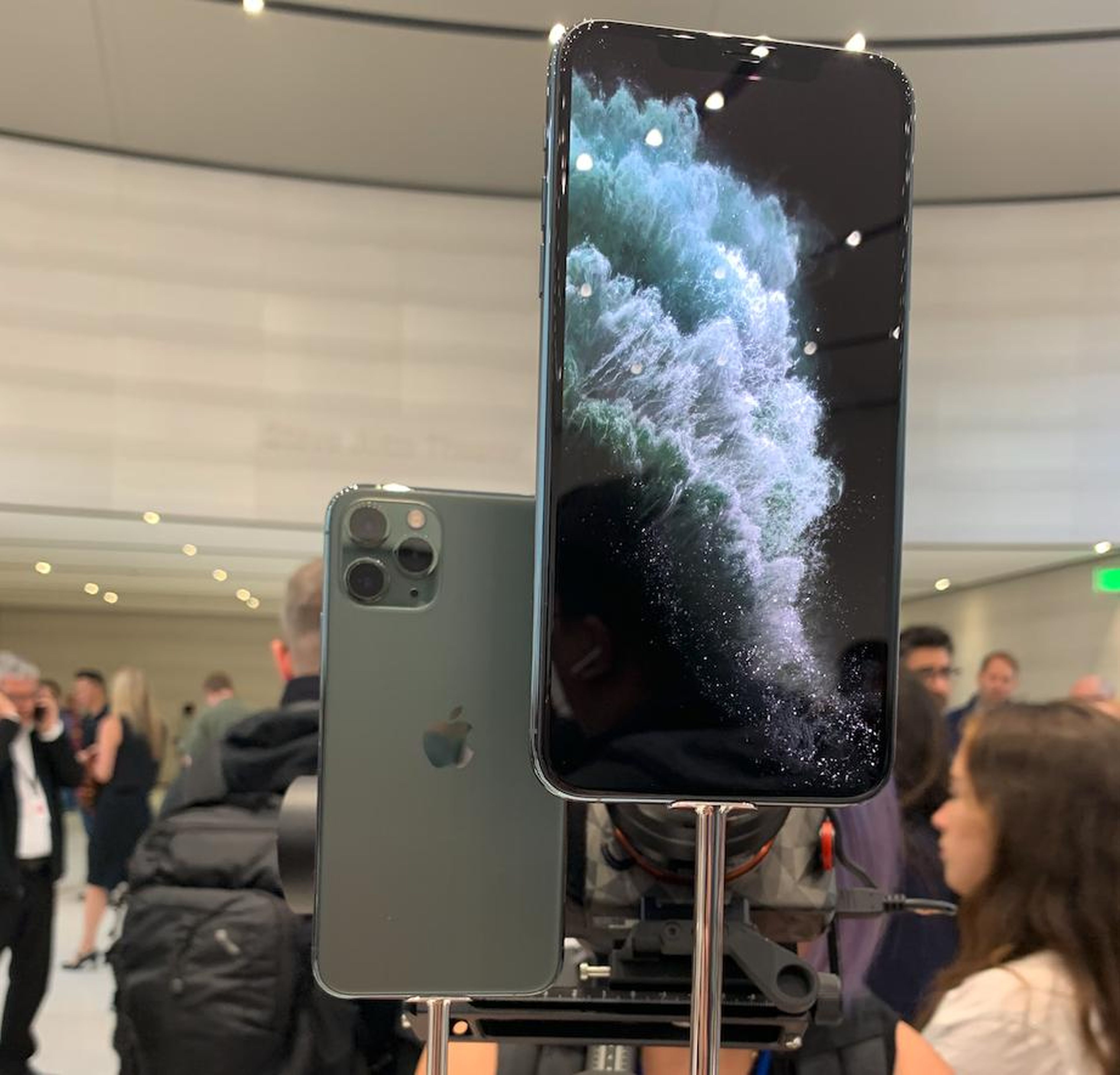 Here's the iPhone 11 Pro in midnight green ...