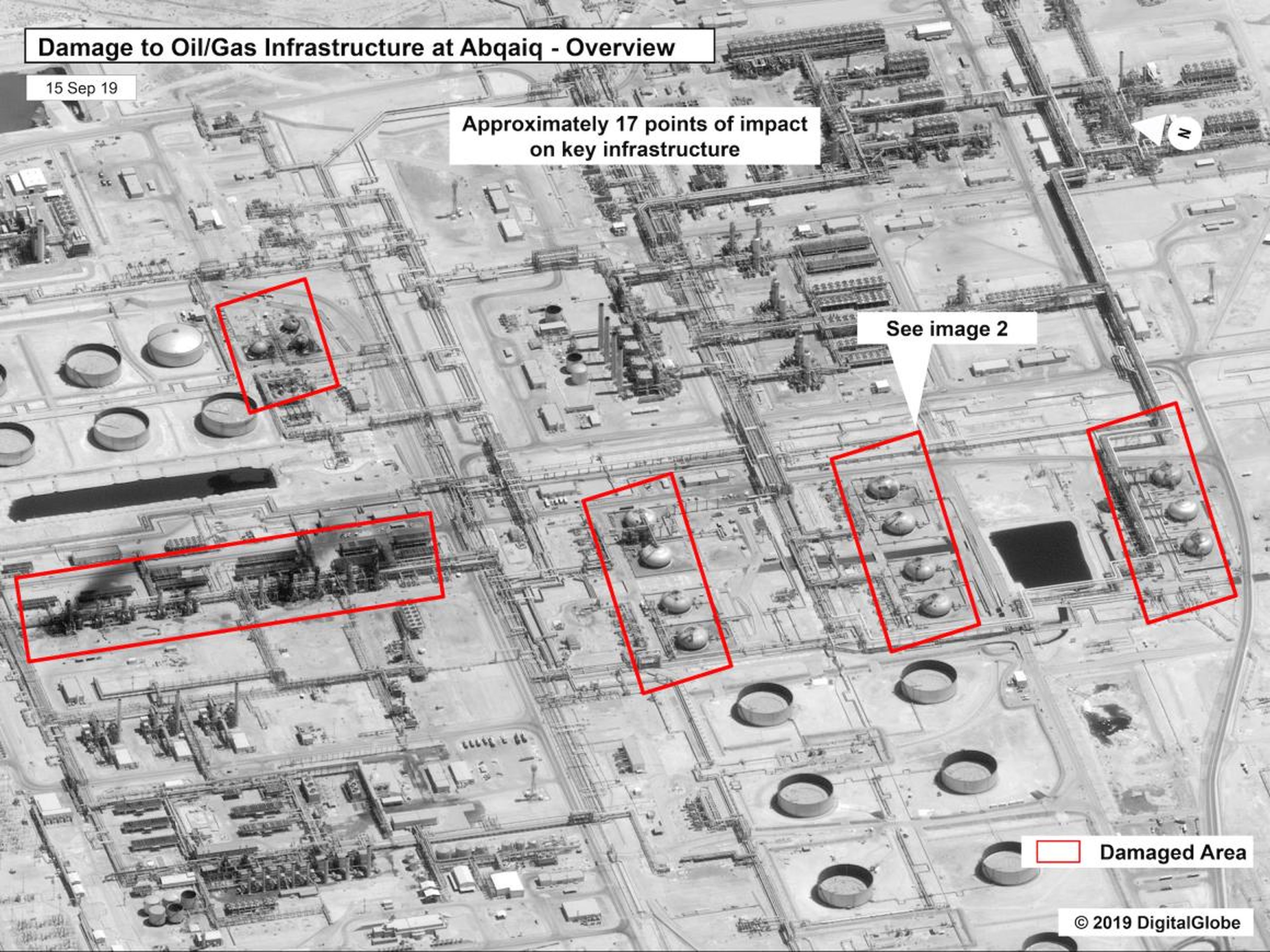 Esta imagen, proporcionada el domingo por el gobierno de Estados Unidos y DigitalGlobe, muestra los daños en la infraestructura de la planta de procesamiento de petróleo Abqaiq de Saudi Aramco en Buqyaq, Arabia Saudí