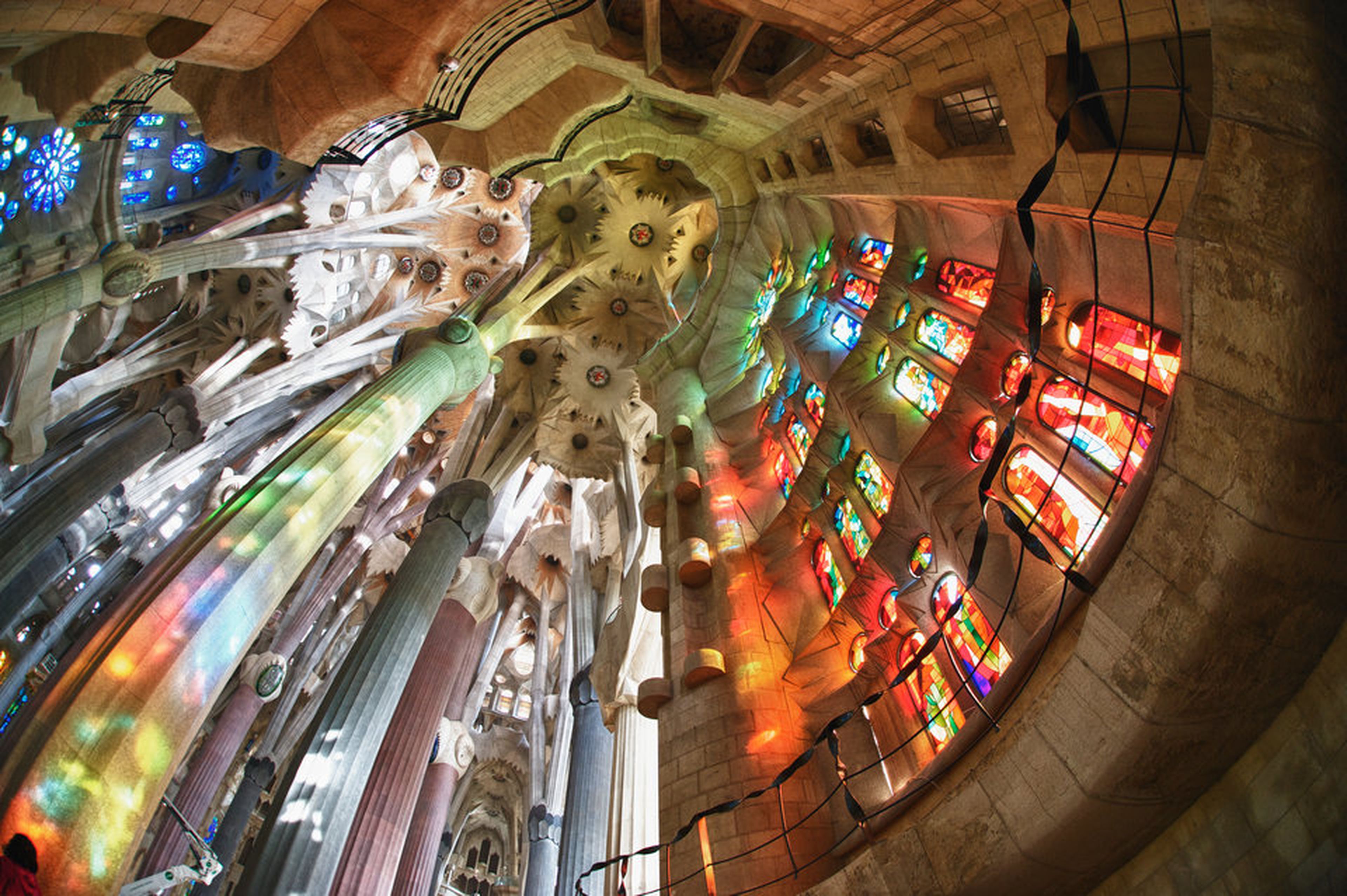 Interior de la Sagrada Familia en Barcelona