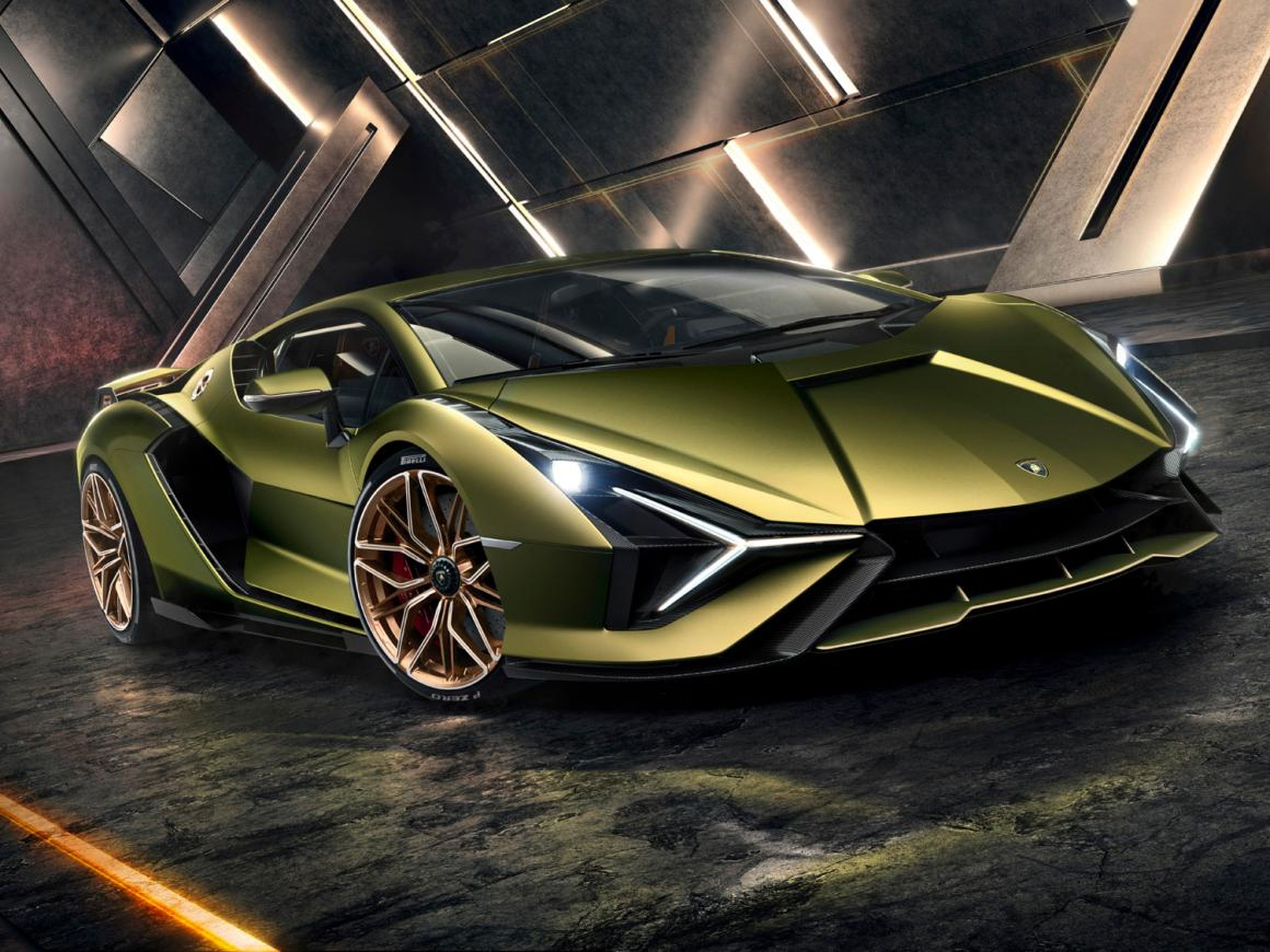 El modelo Sián tiene una potencia combinada de 819 caballos, convirtiéndolo en el coche más potente que Lamborghini haya hecho.