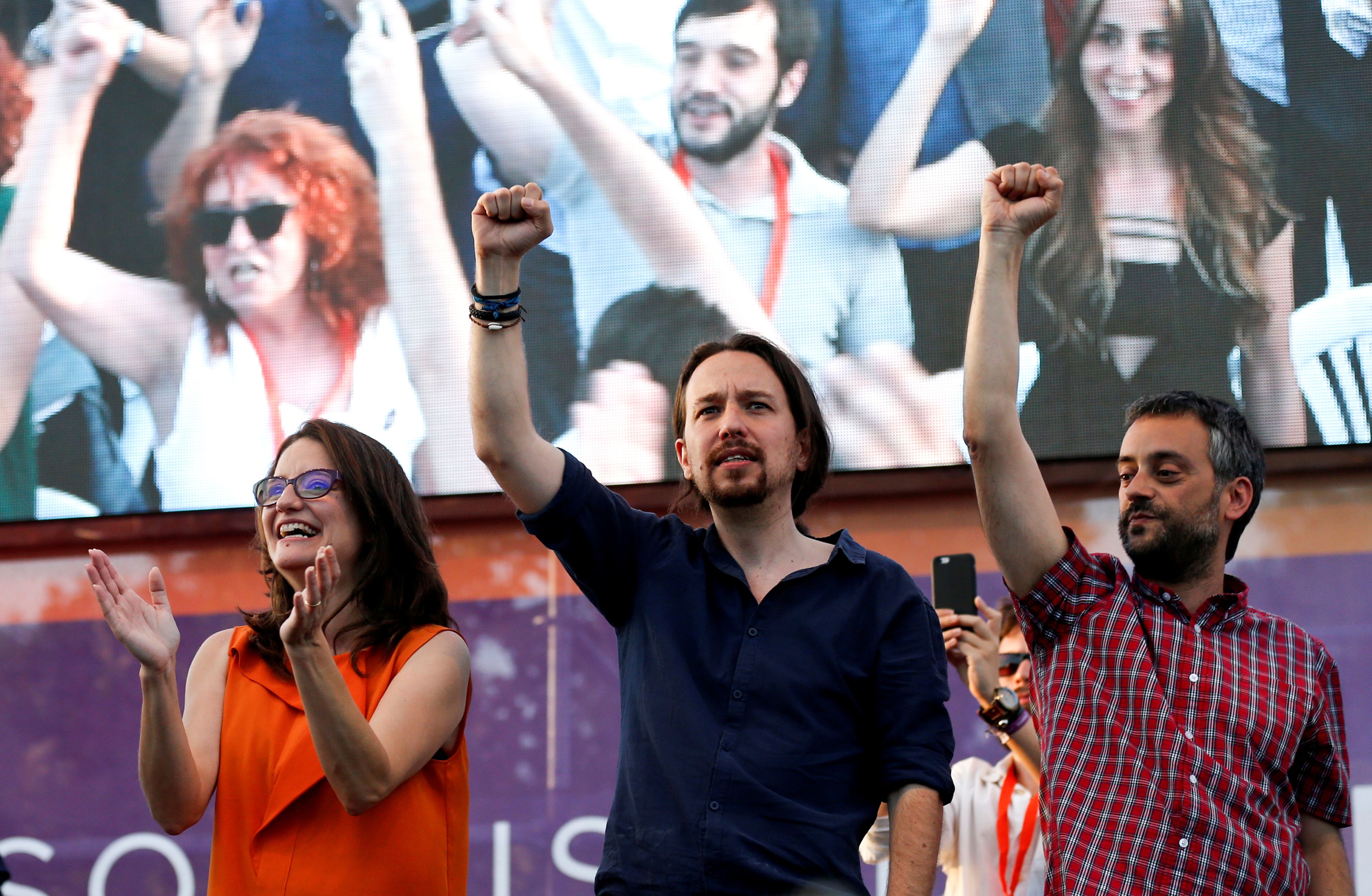 Mónica Oltra, de Compromís, con Pablo Iglesias, líder de Podemos.