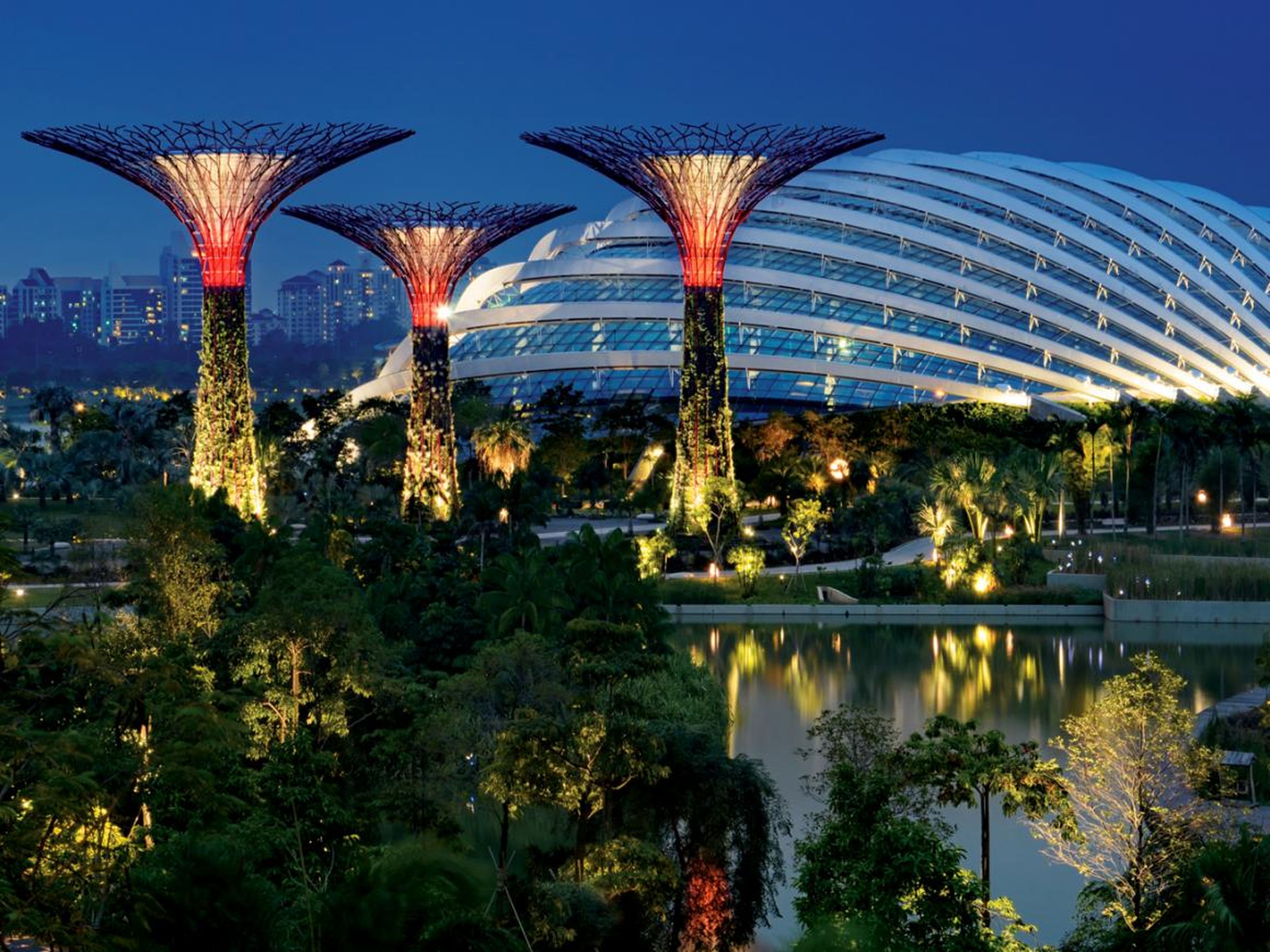 Singapore's Gardens by the Bay, diseñado por Grant Associates y Wilkinson Eyre Architects.