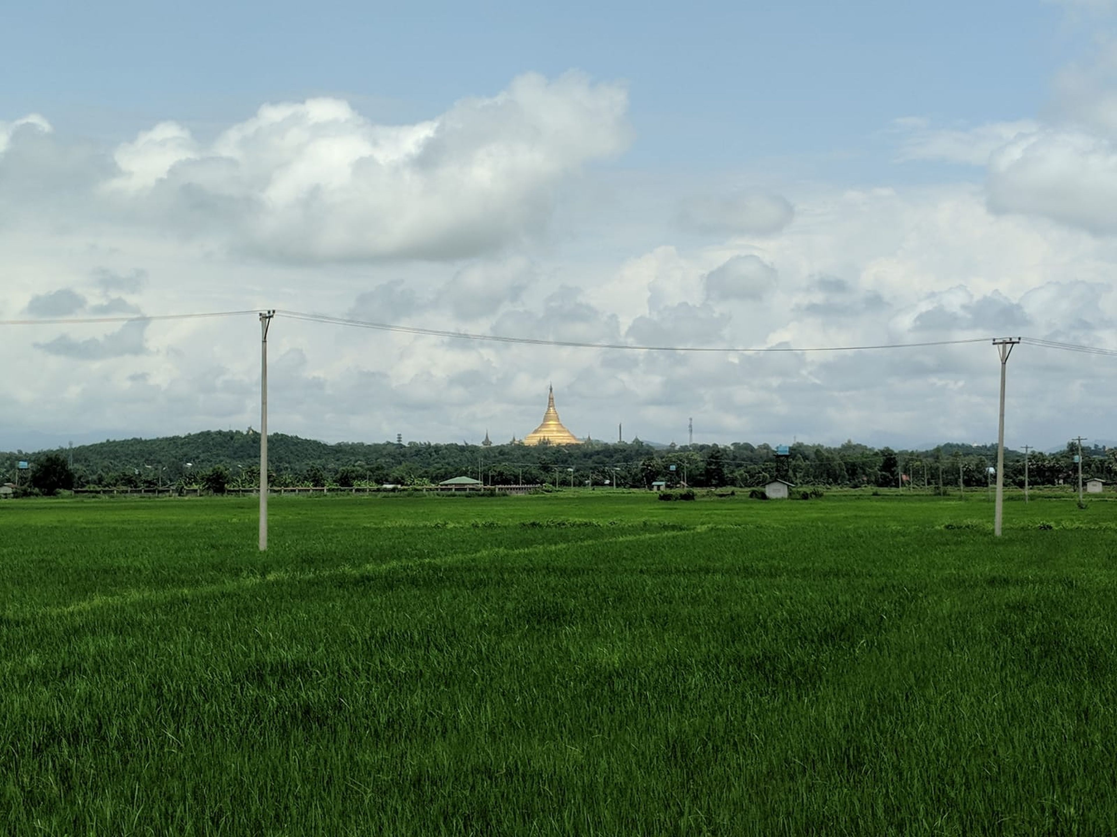 Es idéntica a la famosa pagoda de Yangón.
