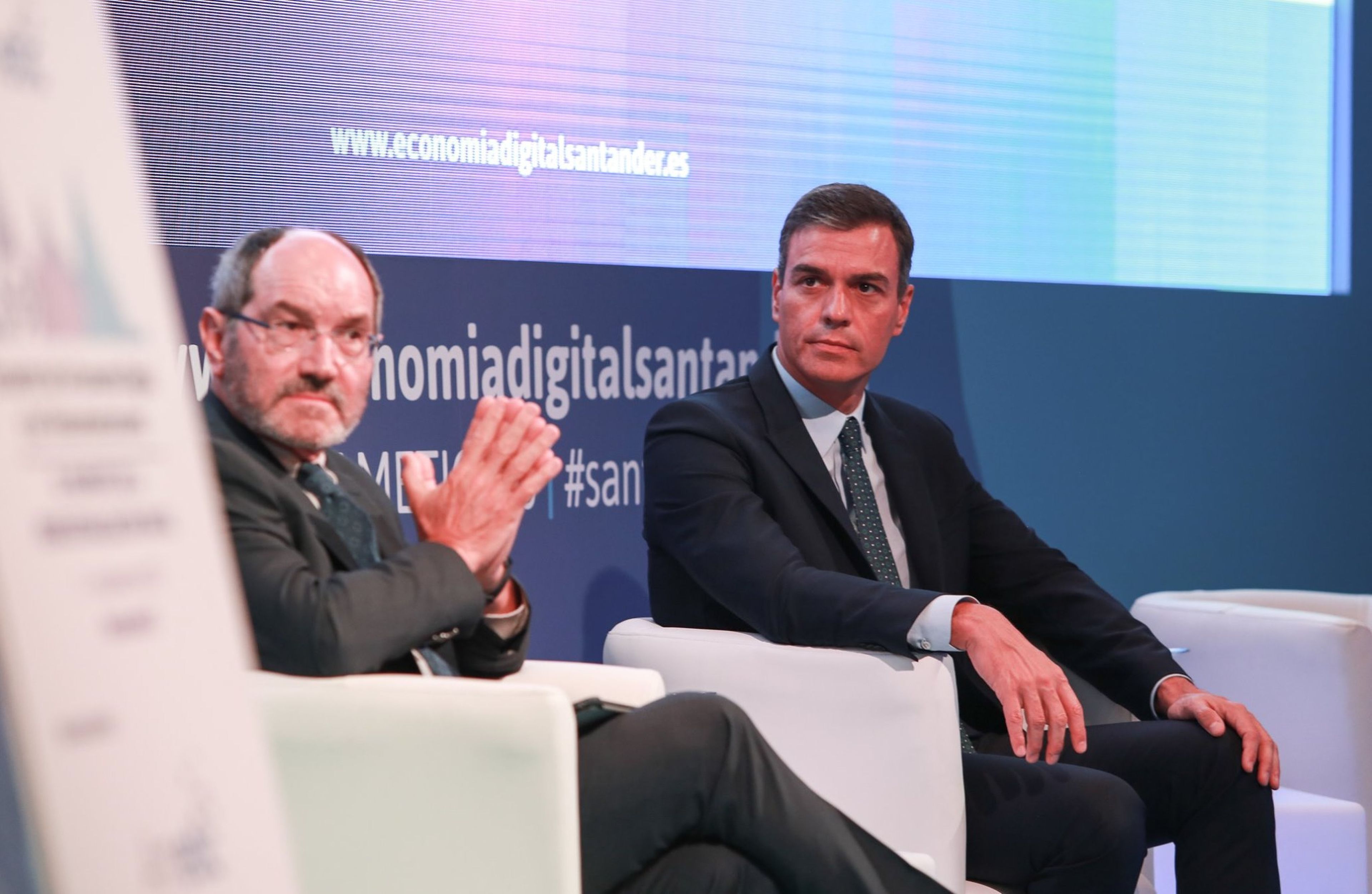 El presidente de Ametic, Pedro Mier, junto al presidente del Gobierno, Pedro Sánchez, en el 35º Encuentro de la Economía Digital y las Telecomunicaciones, celebrado en agosto de 2021.