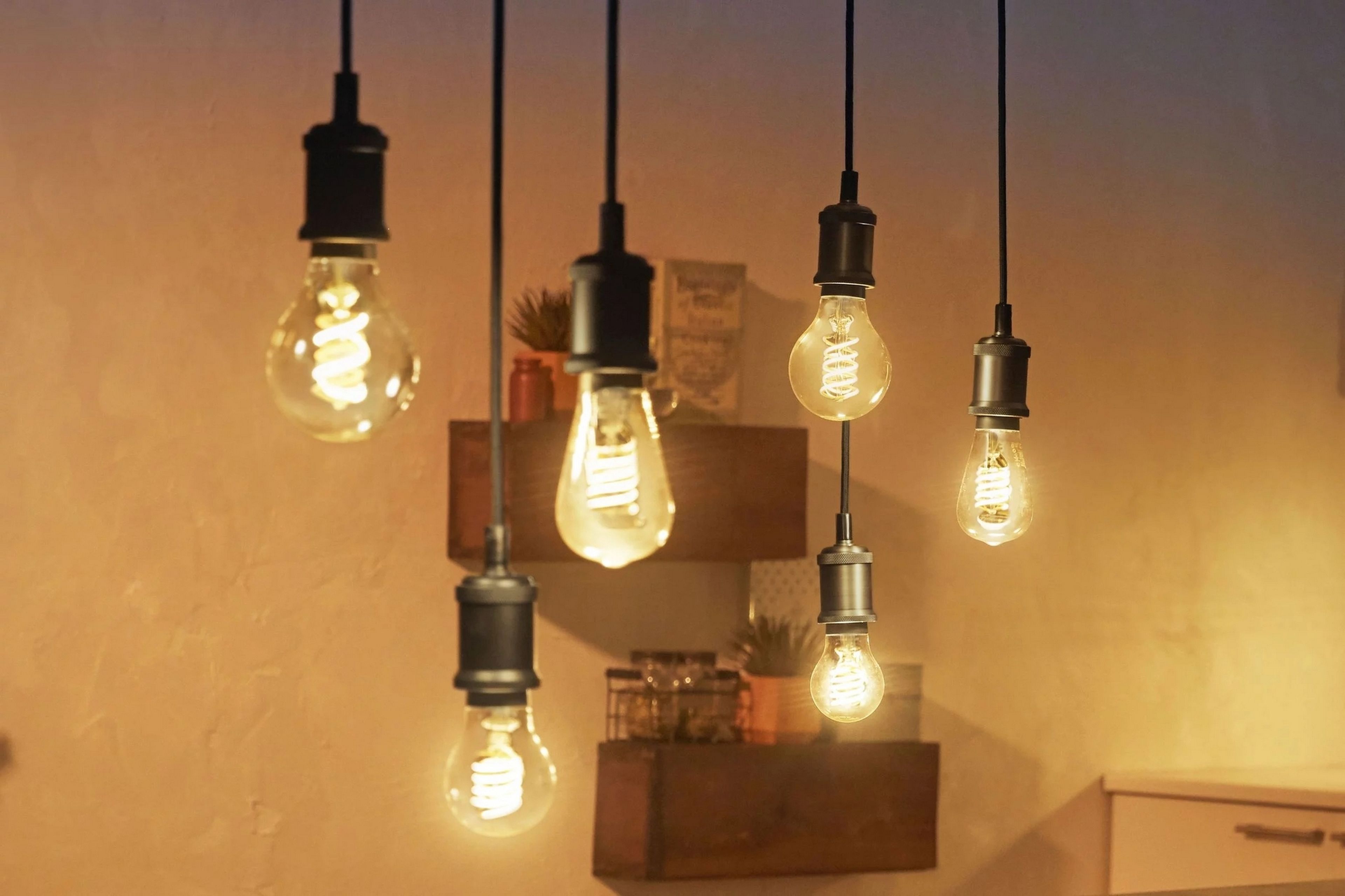 Philips estrena una bombilla LED con filamento en homenaje a la primera bombilla de Edison