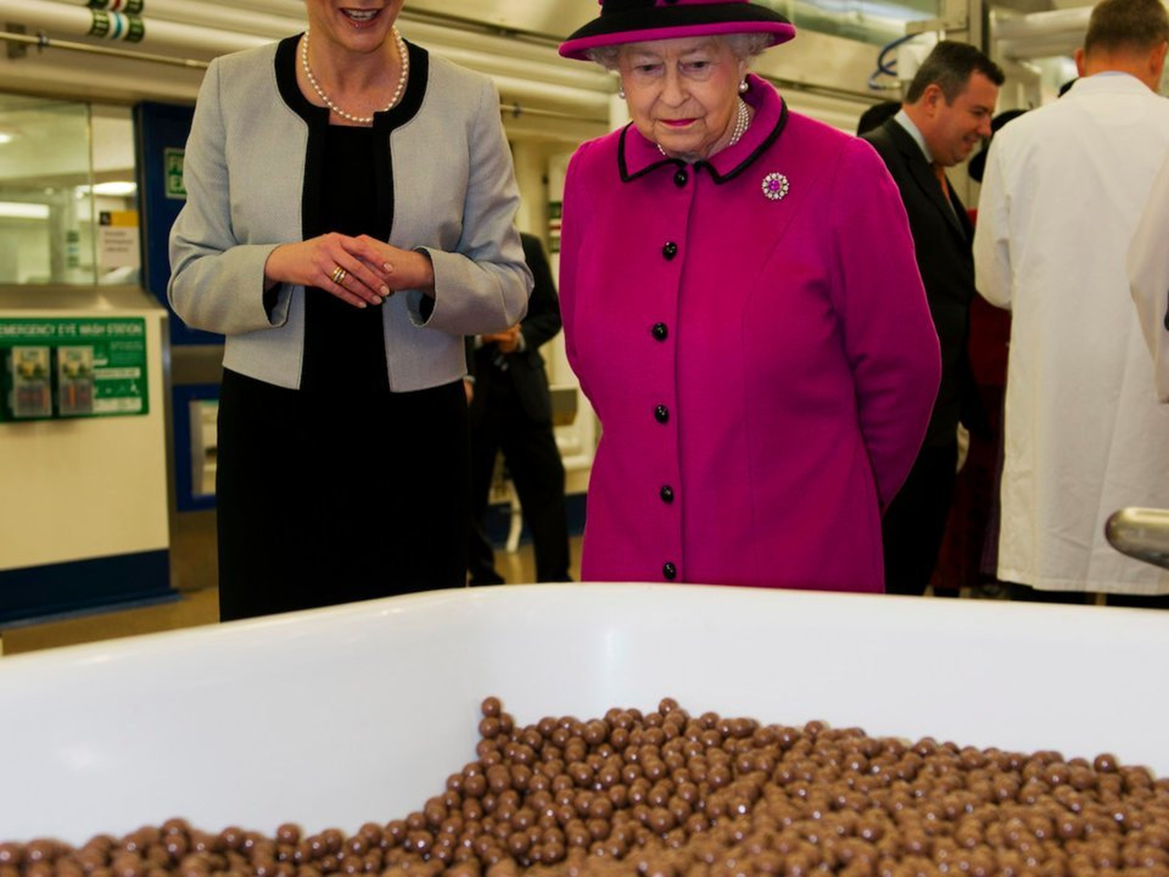 La Reina también adora el chocolate, ya sea una marca de lujo o de supermercado.