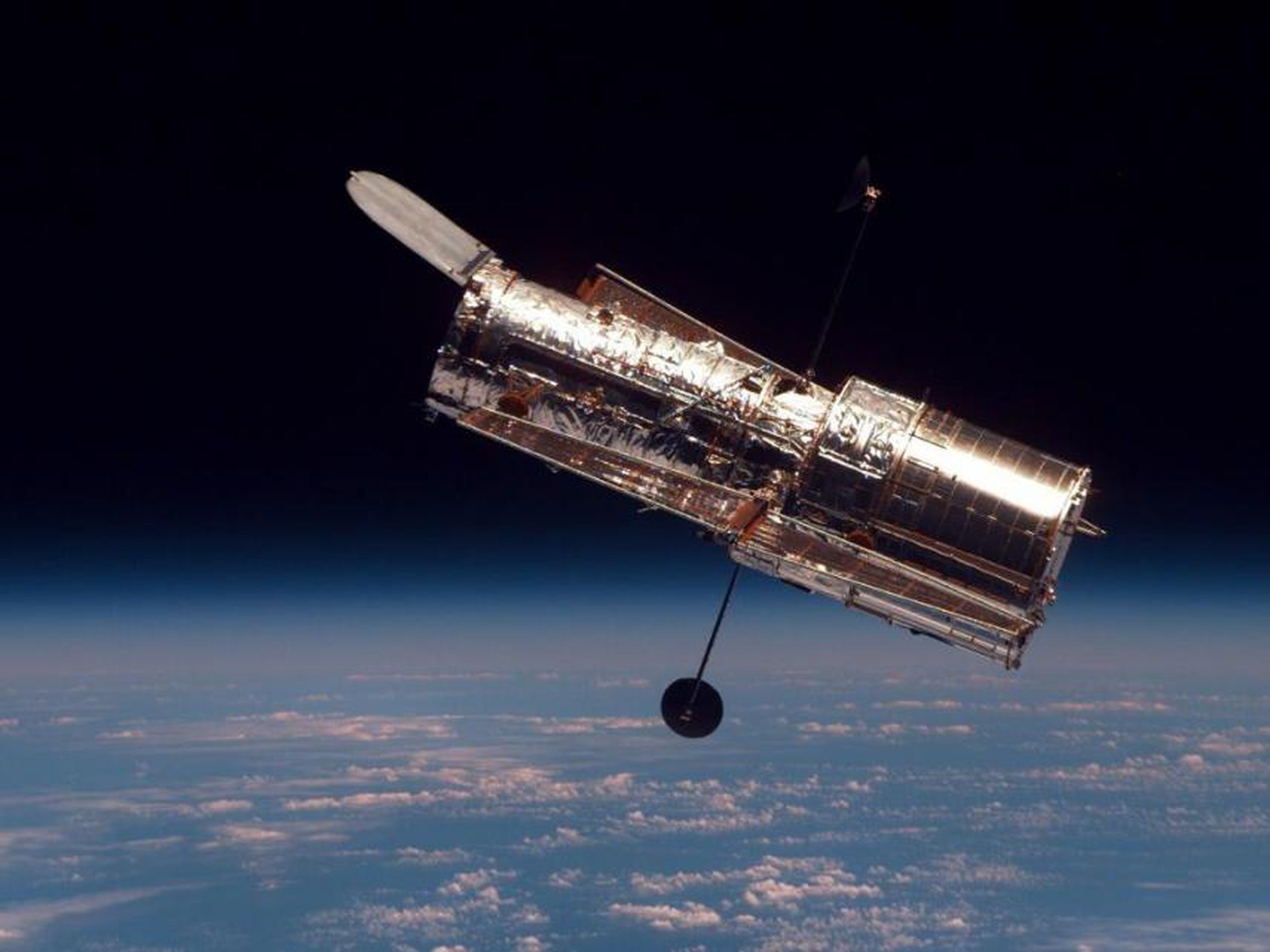 El siguiente objeto muy grande que caerá a la Tierra después de Tiangong-1 puede ser el telescopio espacial de la NASA, Hubble de 12,25 toneladas, que podría desorbitarse en 2021.