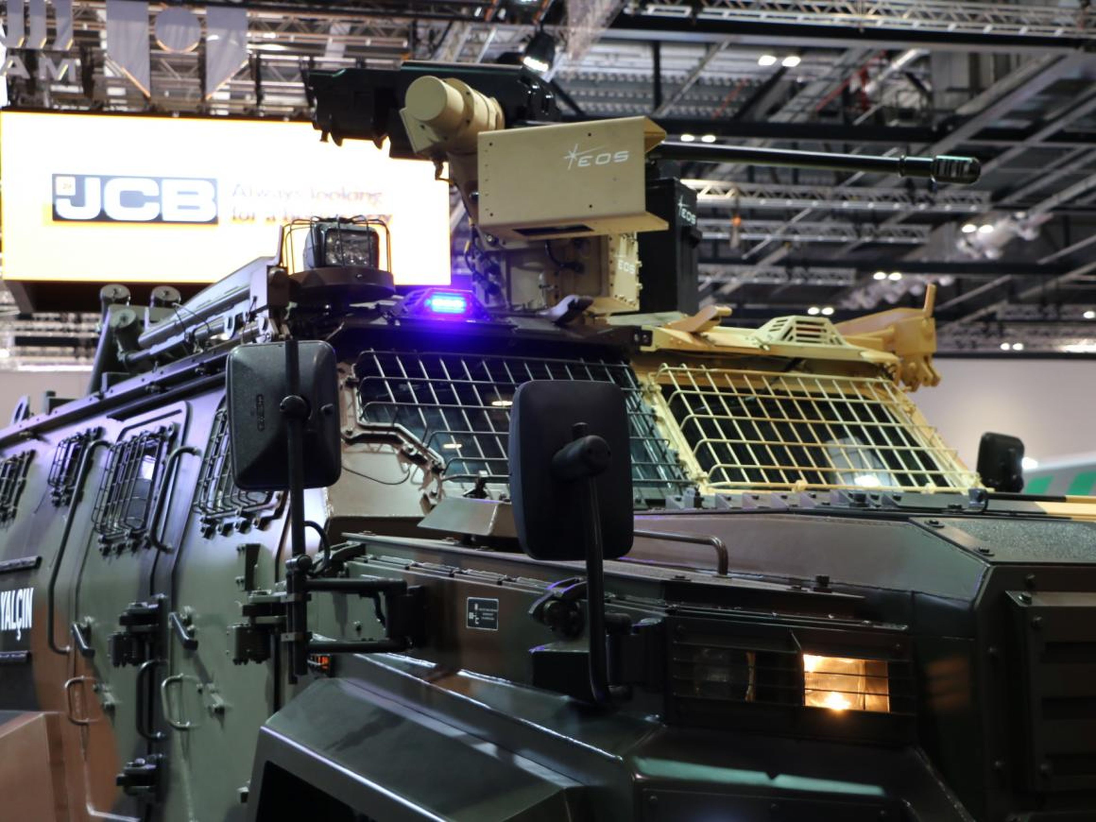 El fabricante de armas turco Otokar exhibió su nuevo camión militar en la exposición DSEI de Londres.