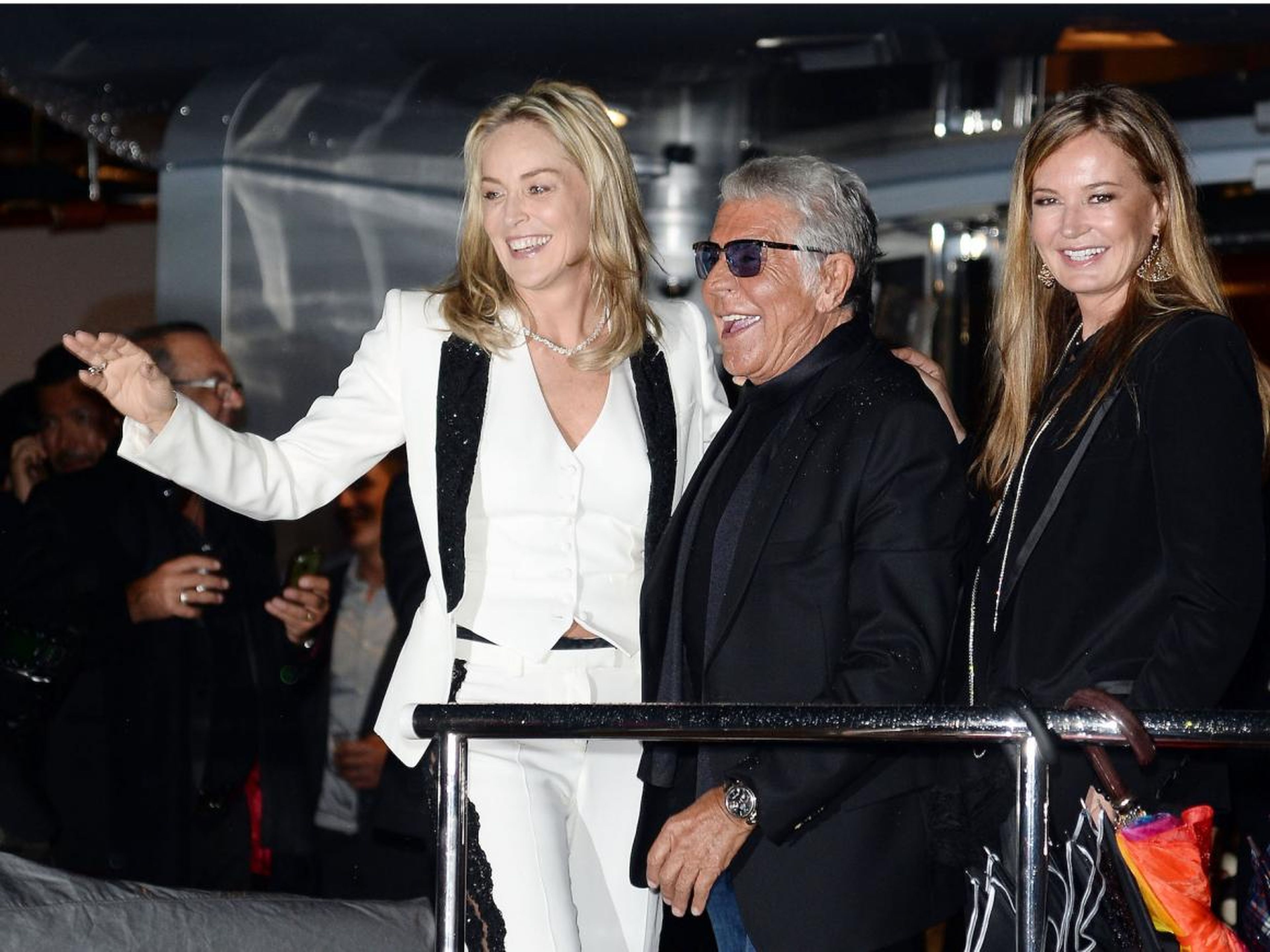 Sharon Stone, Roberto Cavalli y Eva Cavalli en la fiesta del yate Roberto Cavalli durante la 66ª edición del Festival de Cine de Cannes en 2013.