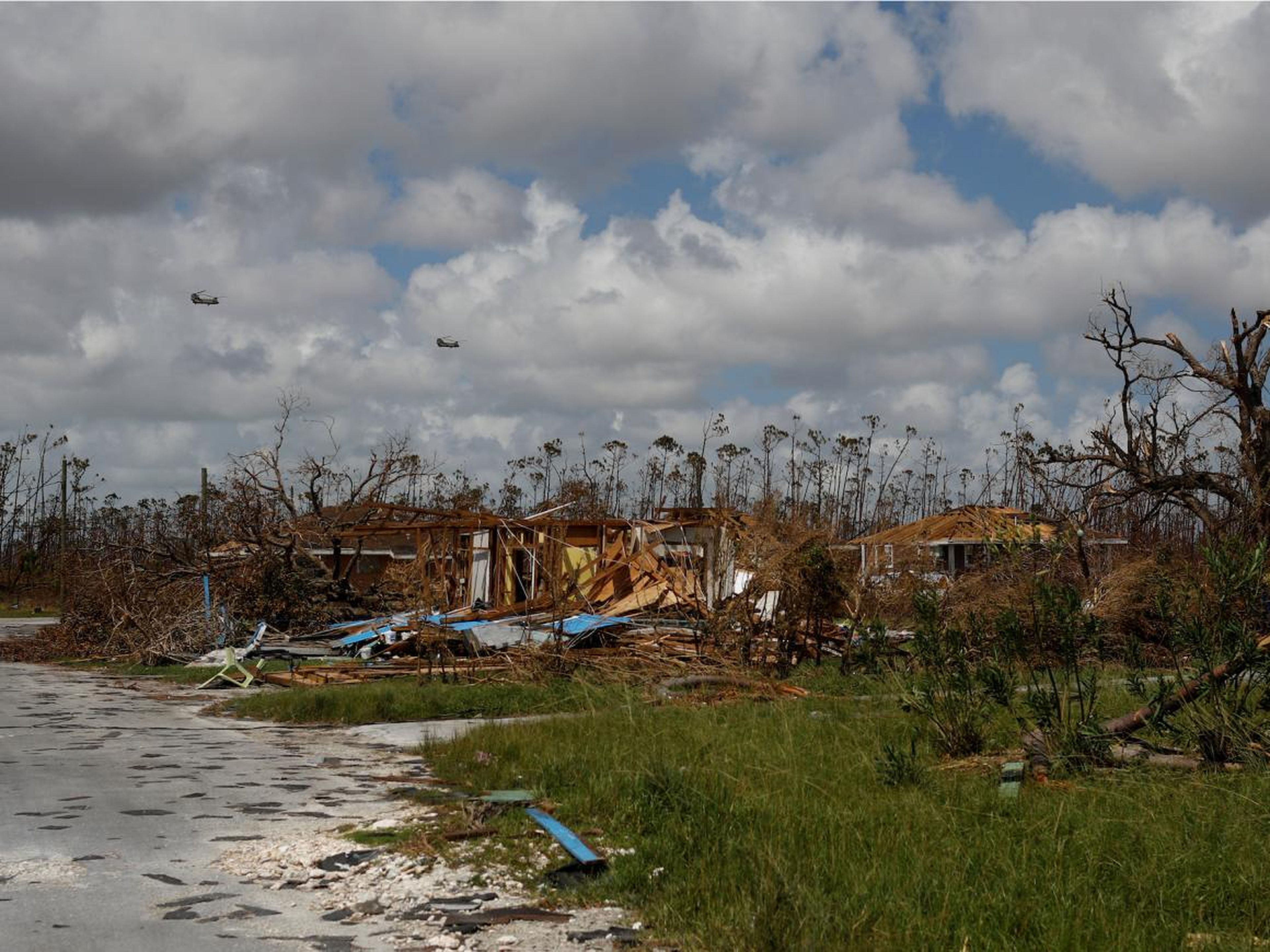Una vista de casas devastadas después del huracán.