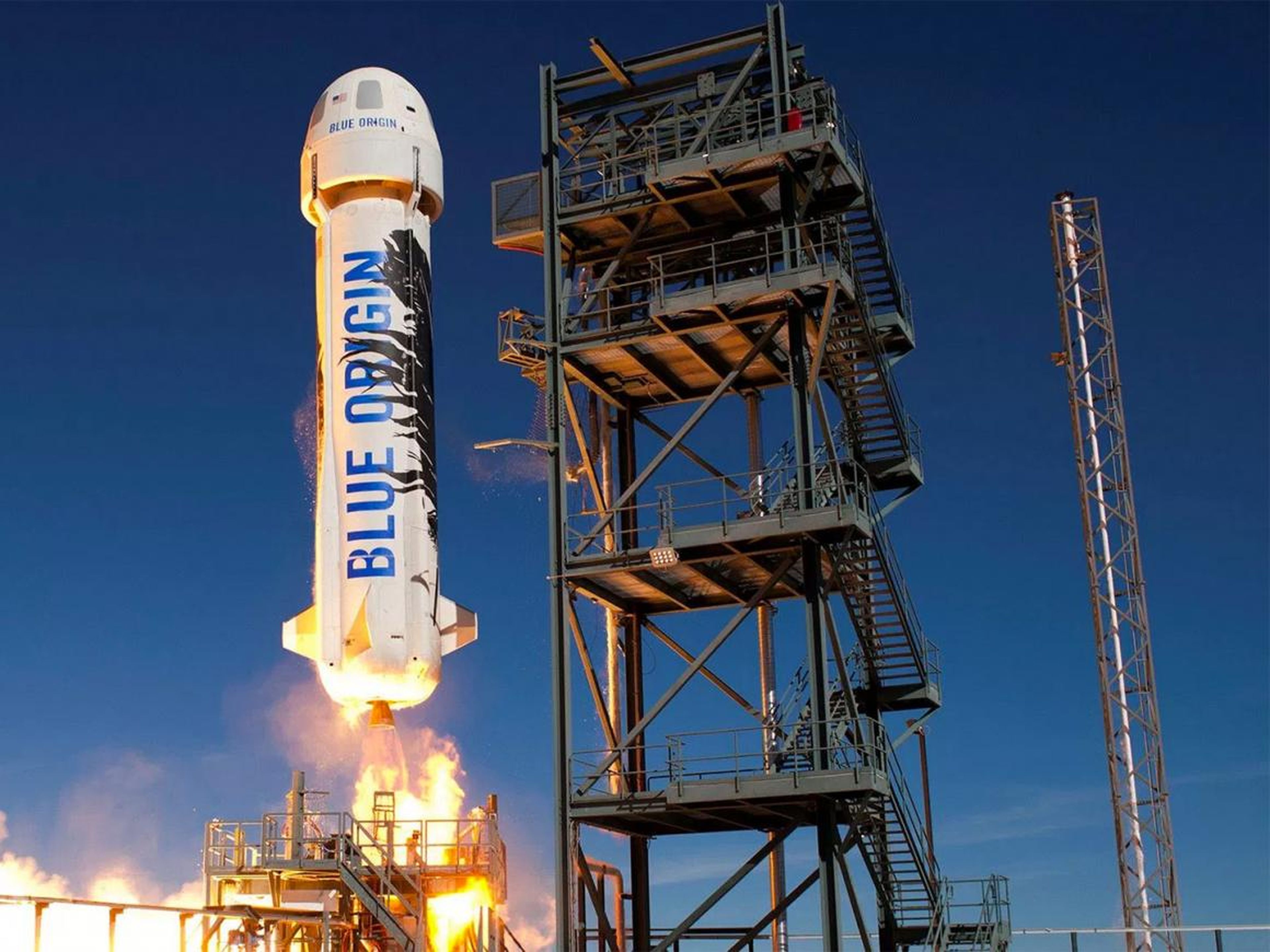 El cohete suborbital reutilizable New Shepard de Blue Origin se lanza al espacio en 2016.