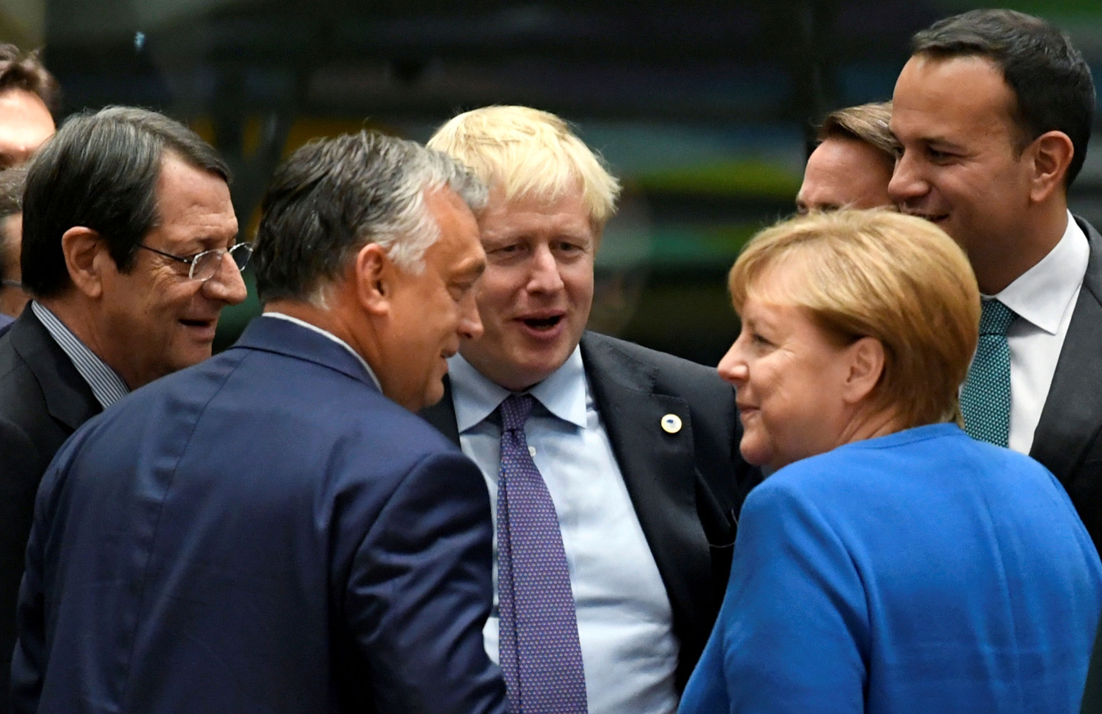 De izquierda a derecha, el presidente chipriota, Nikos Anastasiades, el primer ministro húngaro, Viktor Orban, el de Reino Unido, Boris Johnson, el de Irlanda, Leo Varadkar y la canciller alemana Angela Merkel