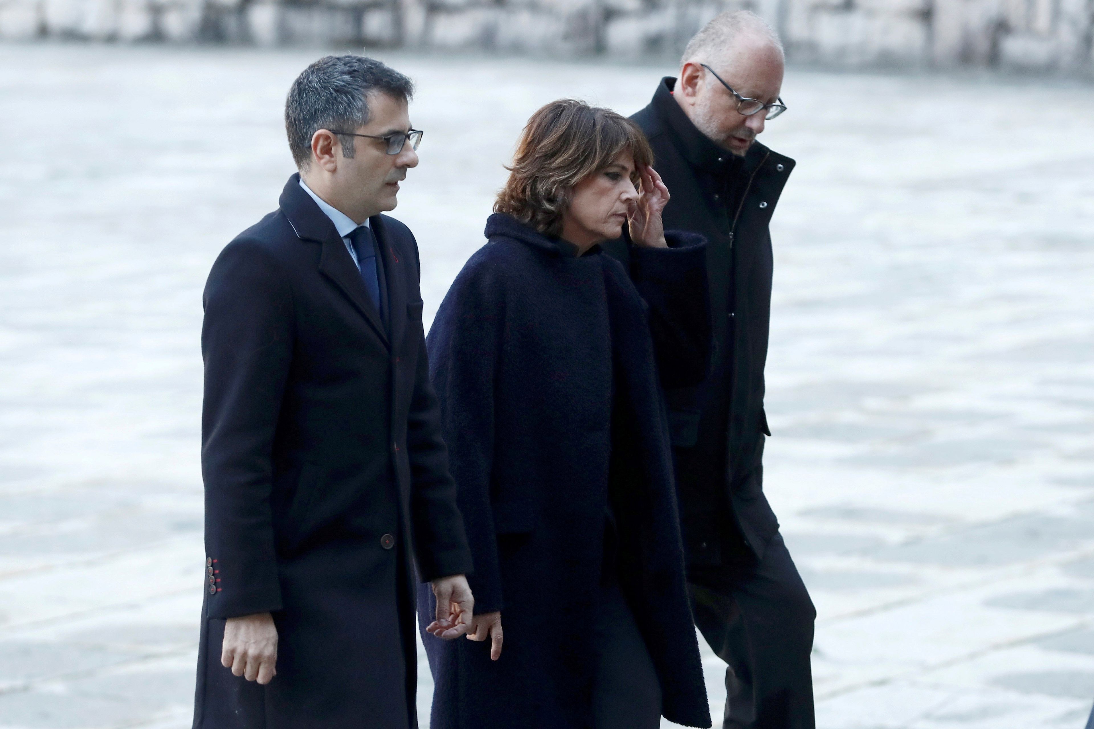 La ministra de Justicia y altos cargos del Gobierno acuden a la exhumación de Franco.