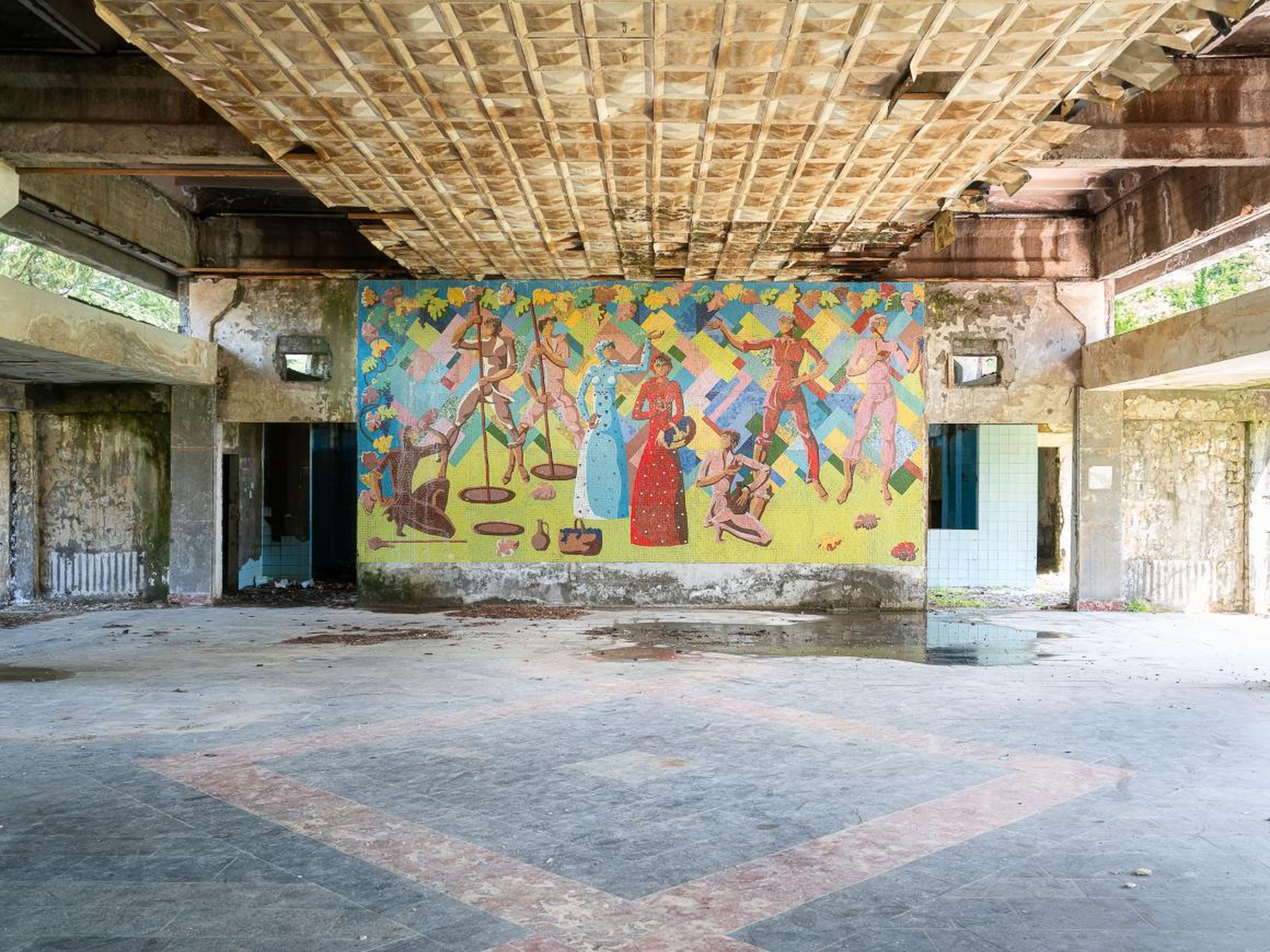 Un mural dentro del balneario.