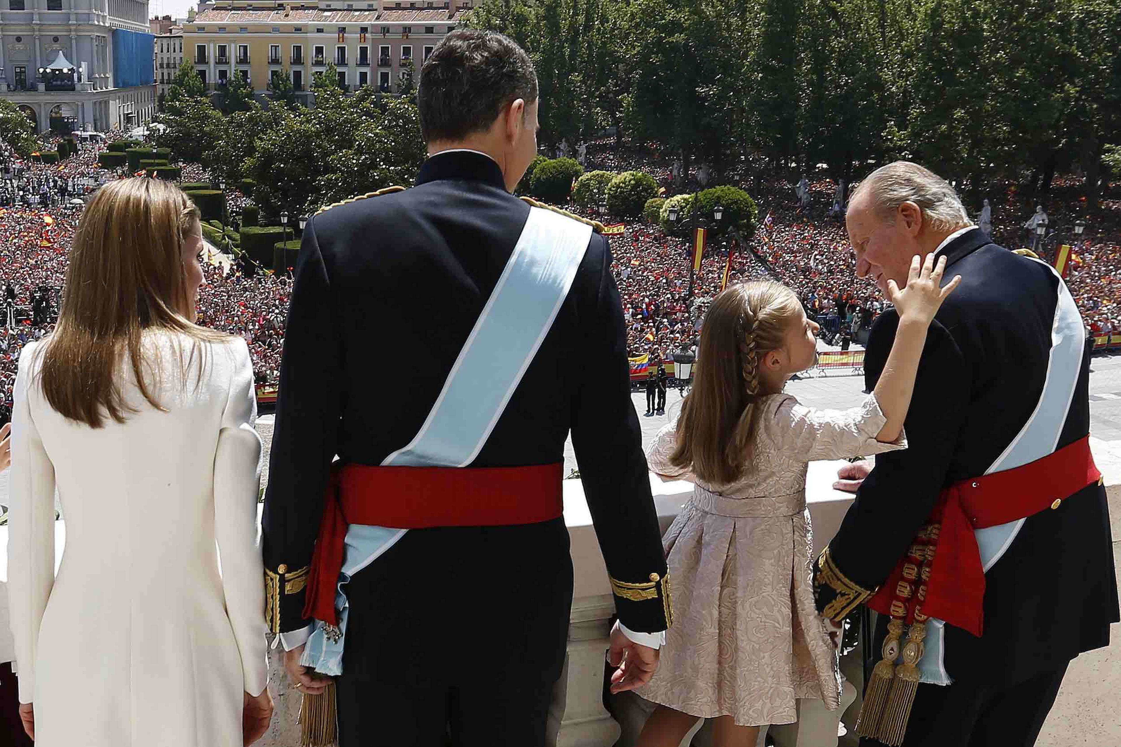 La princesa Leonor en la proclamación del Rey Felipe VI y la Reina Letizia.
