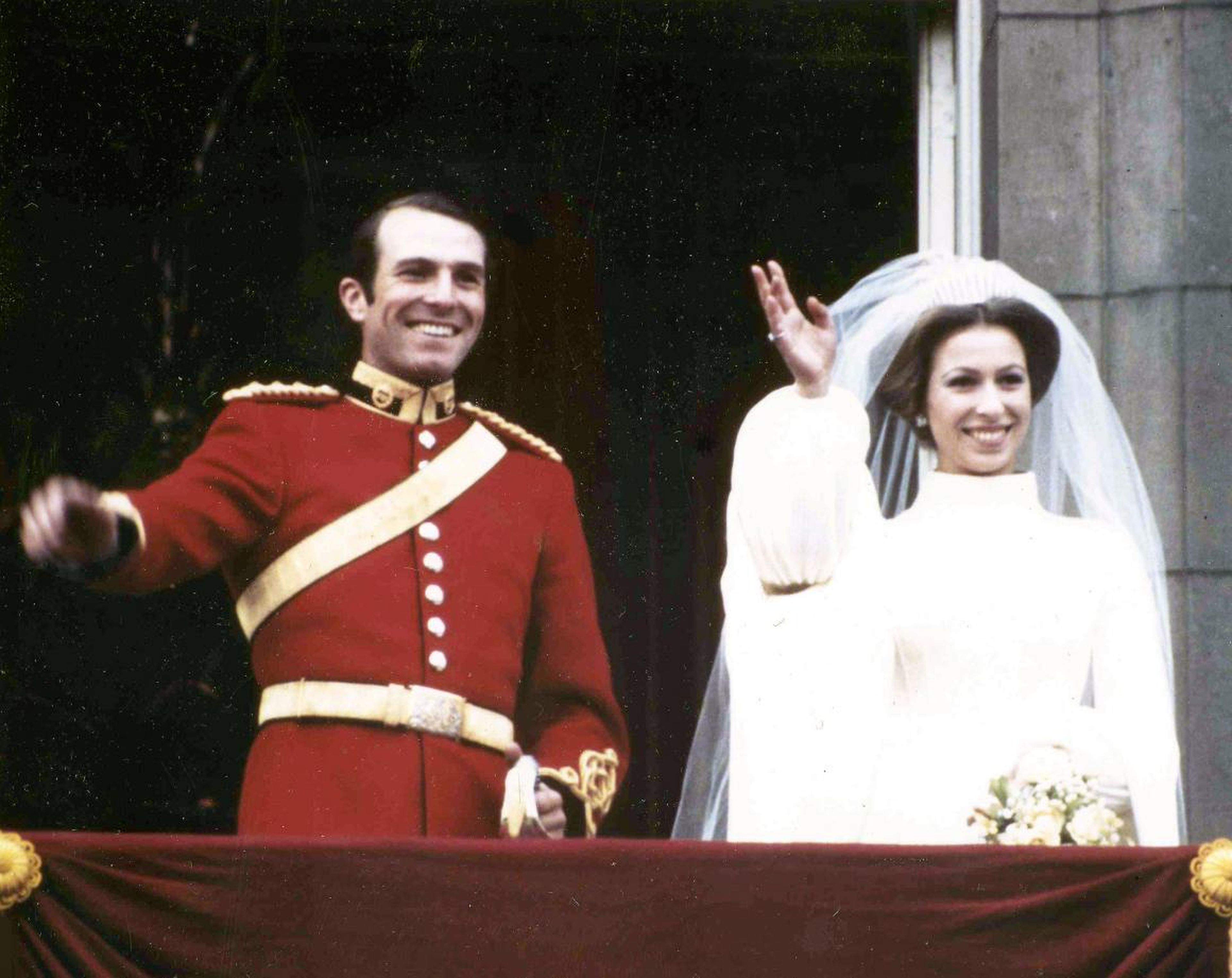 La hija de la Reina, la princesa Ana, se casó con el Capitán Mark Phillips en 1973. Phillips no usó un título real, y la pareja tampoco usó títulos para sus hijos.