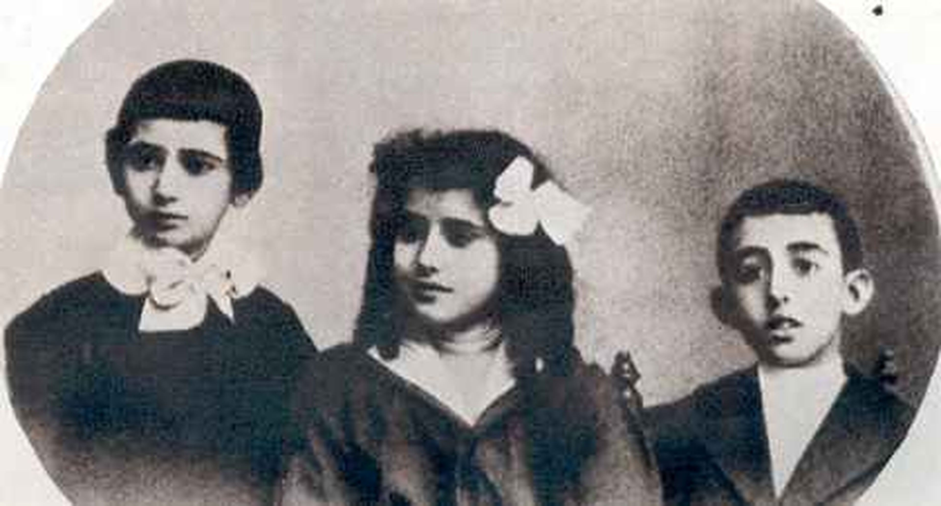 Ramón, Pilar y Francisco Franco en 1906