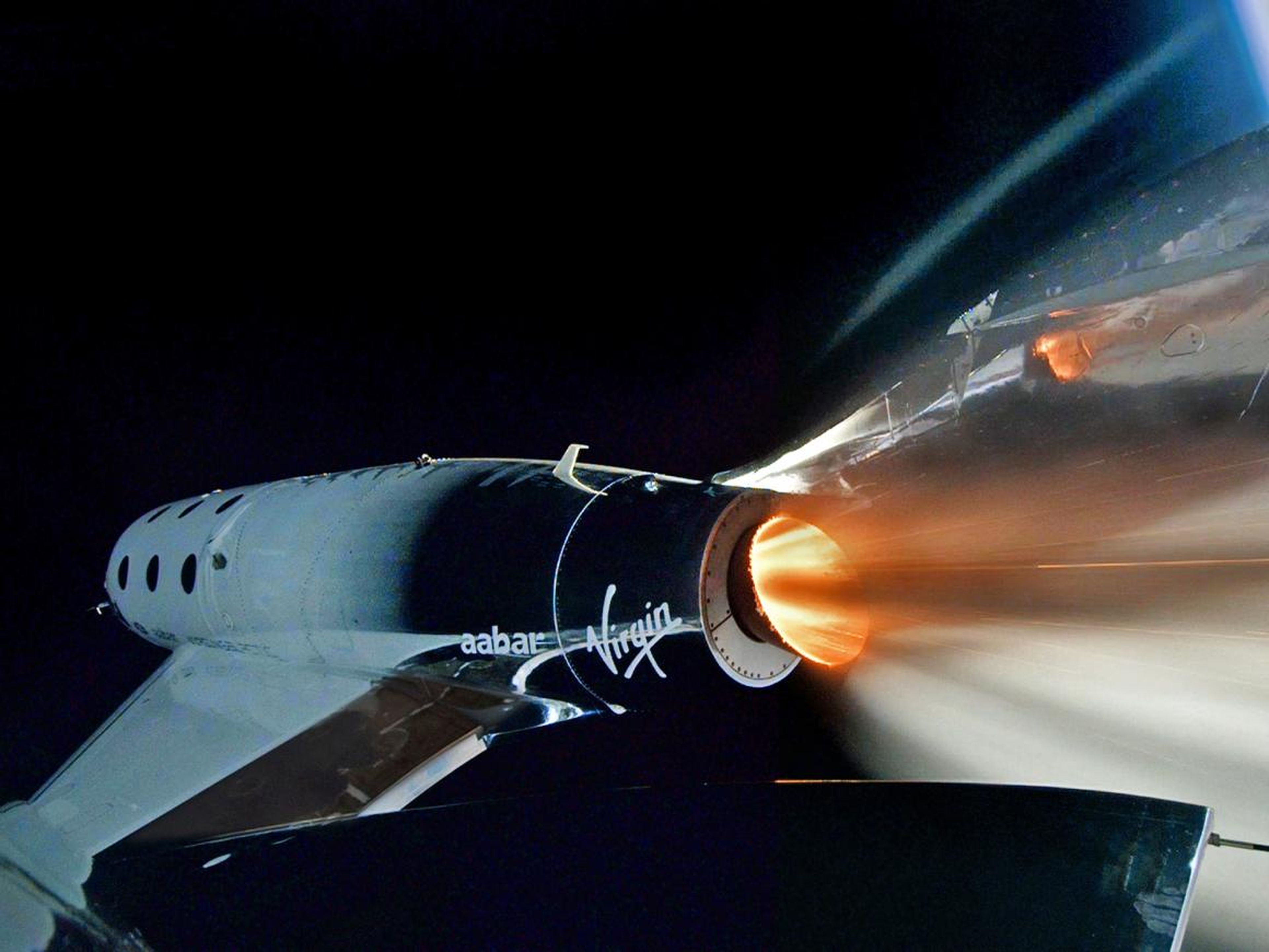 Una ilustración de un vuelo espacial de Virgin Galactic.