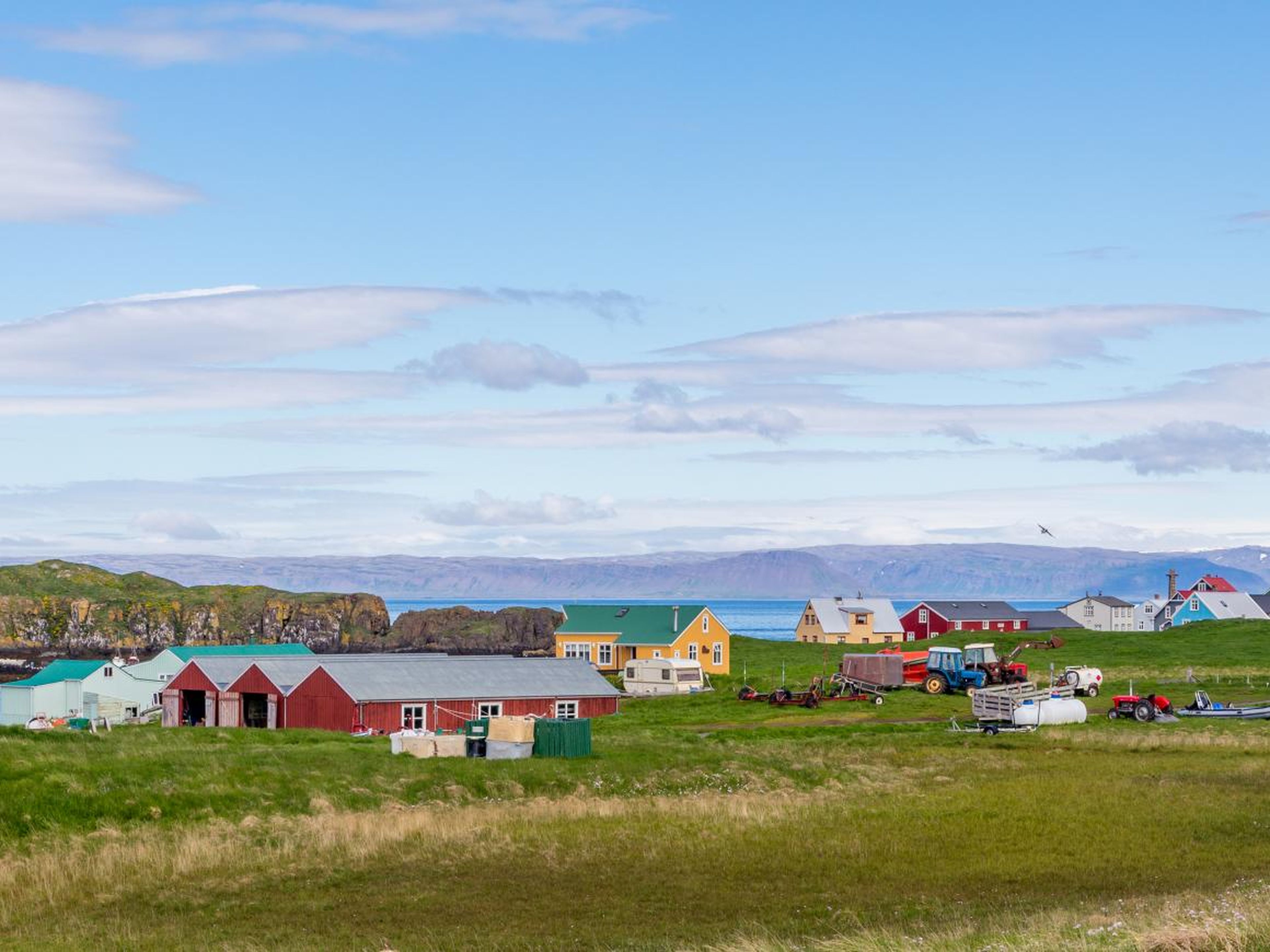 Las casas coloridas resaltan la isla.