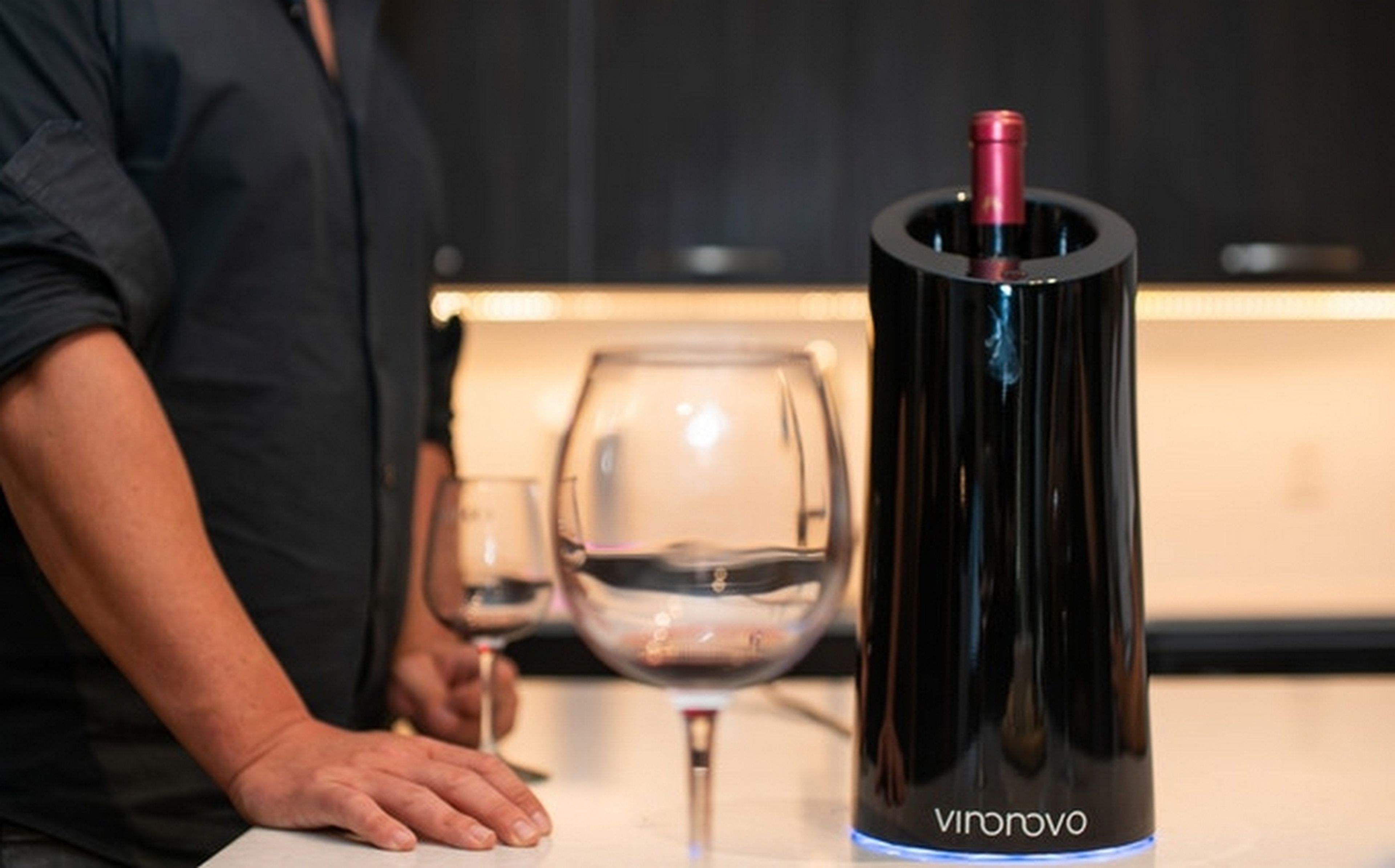 Vino Novo, el gadget que transforma el vino barato casi en un reserva en solo 10 minutos