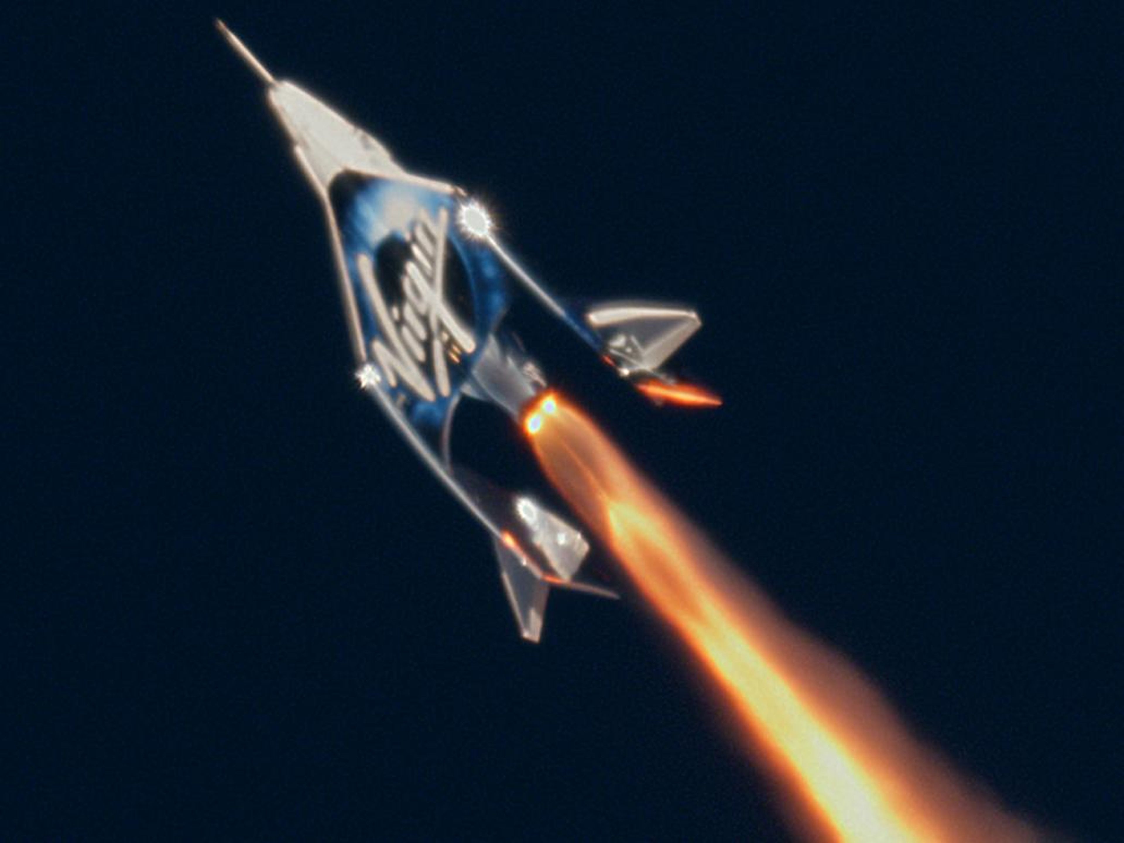 SpaceShipTwo, o VSS Unity, se lanza hacia el borde del espacio el 13 de diciembre de 2018.