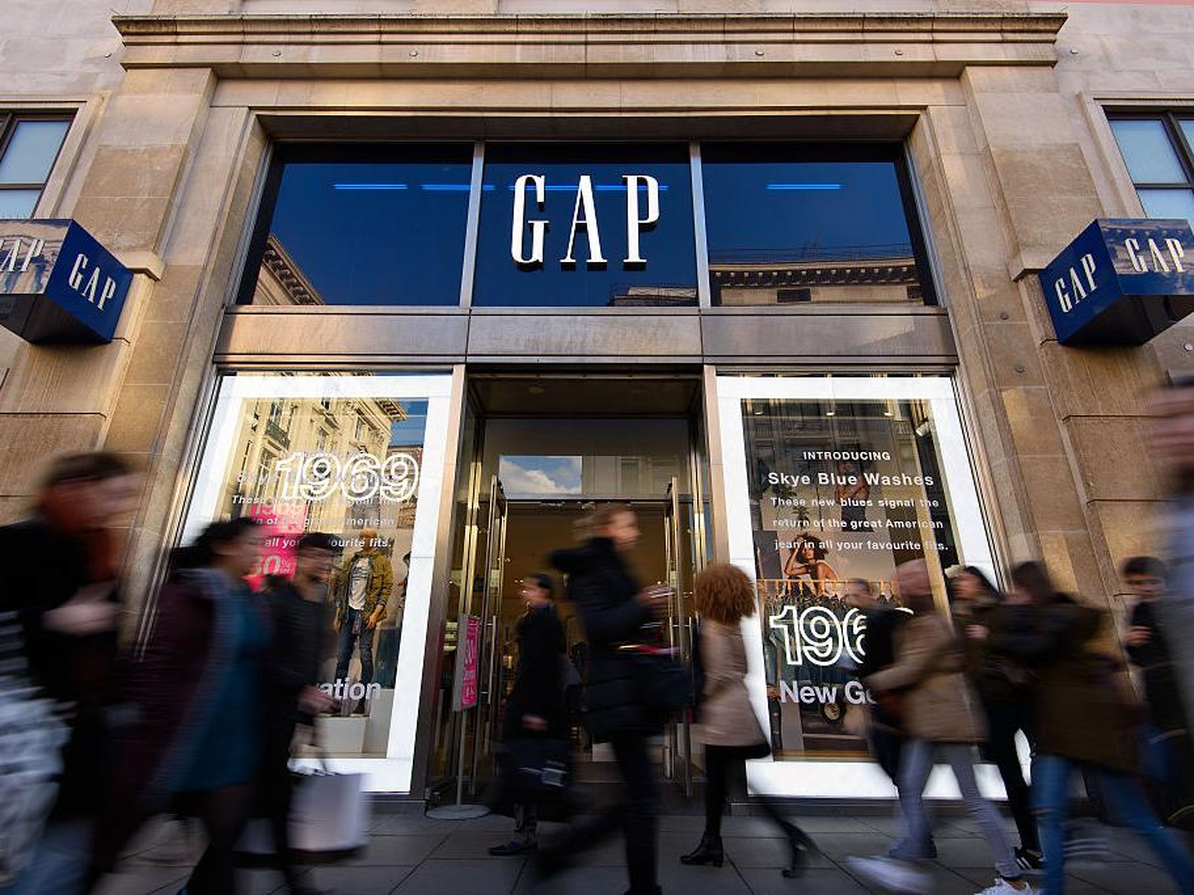 En 1987, Gap comenzó su internacionalización, con su primera tienda en Londres.