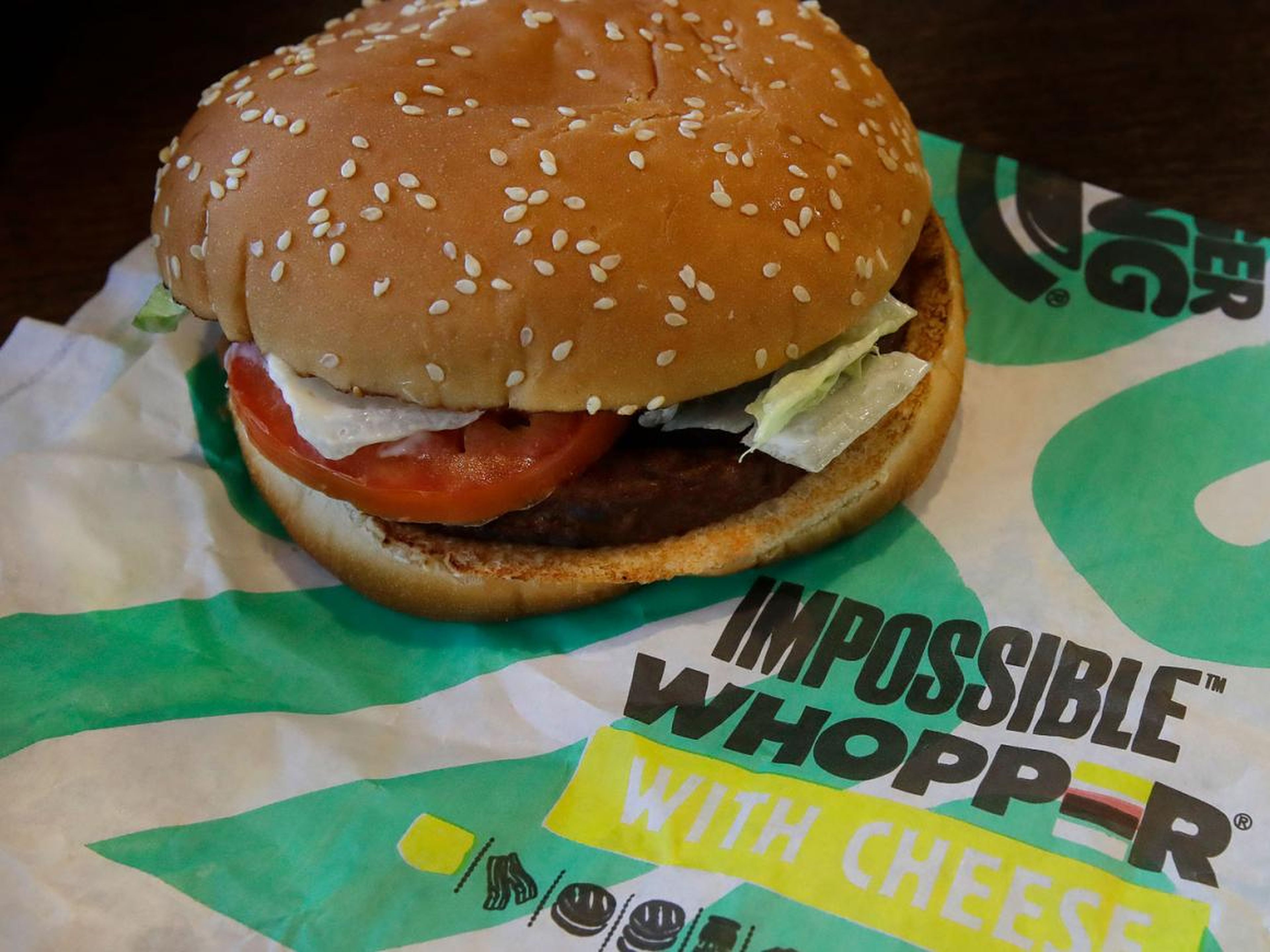 La Impossible Whopper de Burger King, hecha con una alternativa cárnica de origen vegetal.