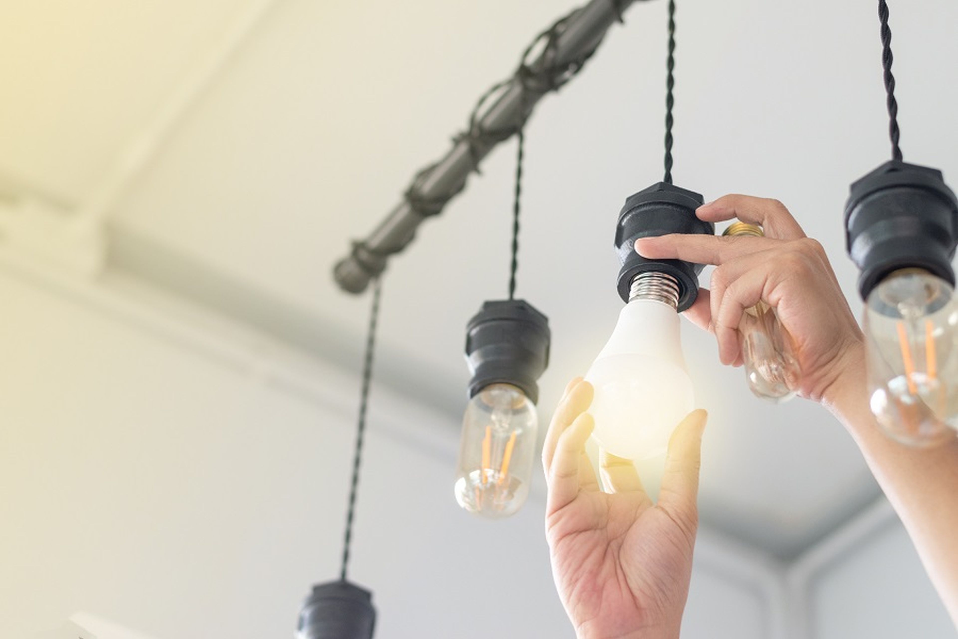 Cambiar las luces de casa para ahorrar energía