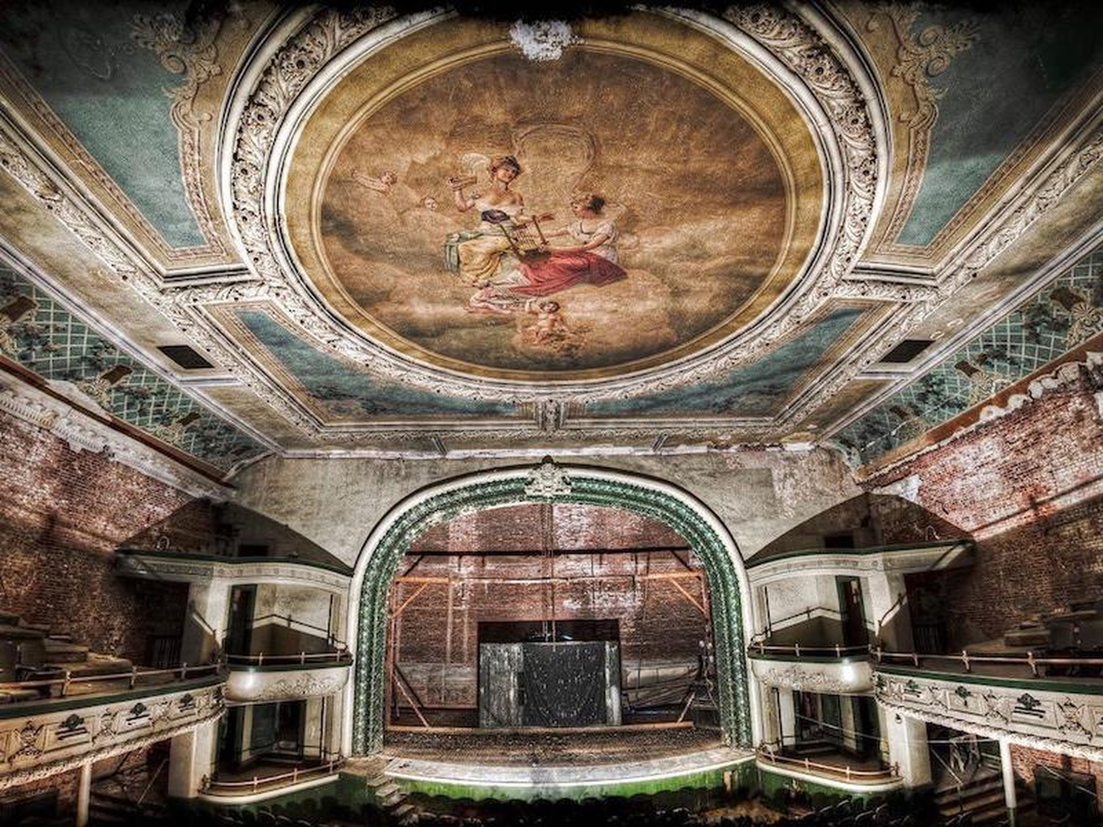 This theater was once lavishly decorated, but it has been abandoned since 1962.