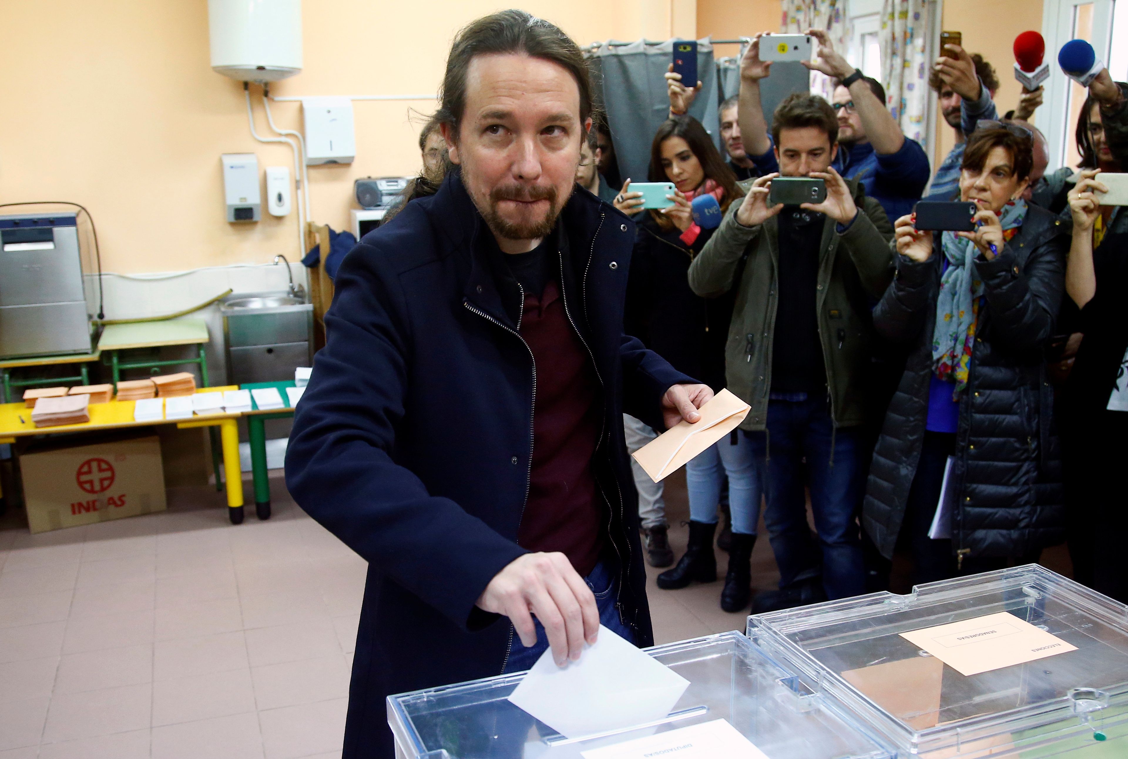 Pablo Iglesias, líder de Unidas Podemos, ejerce su derecho al voto en las elecciones generales de noviembre de 2019.