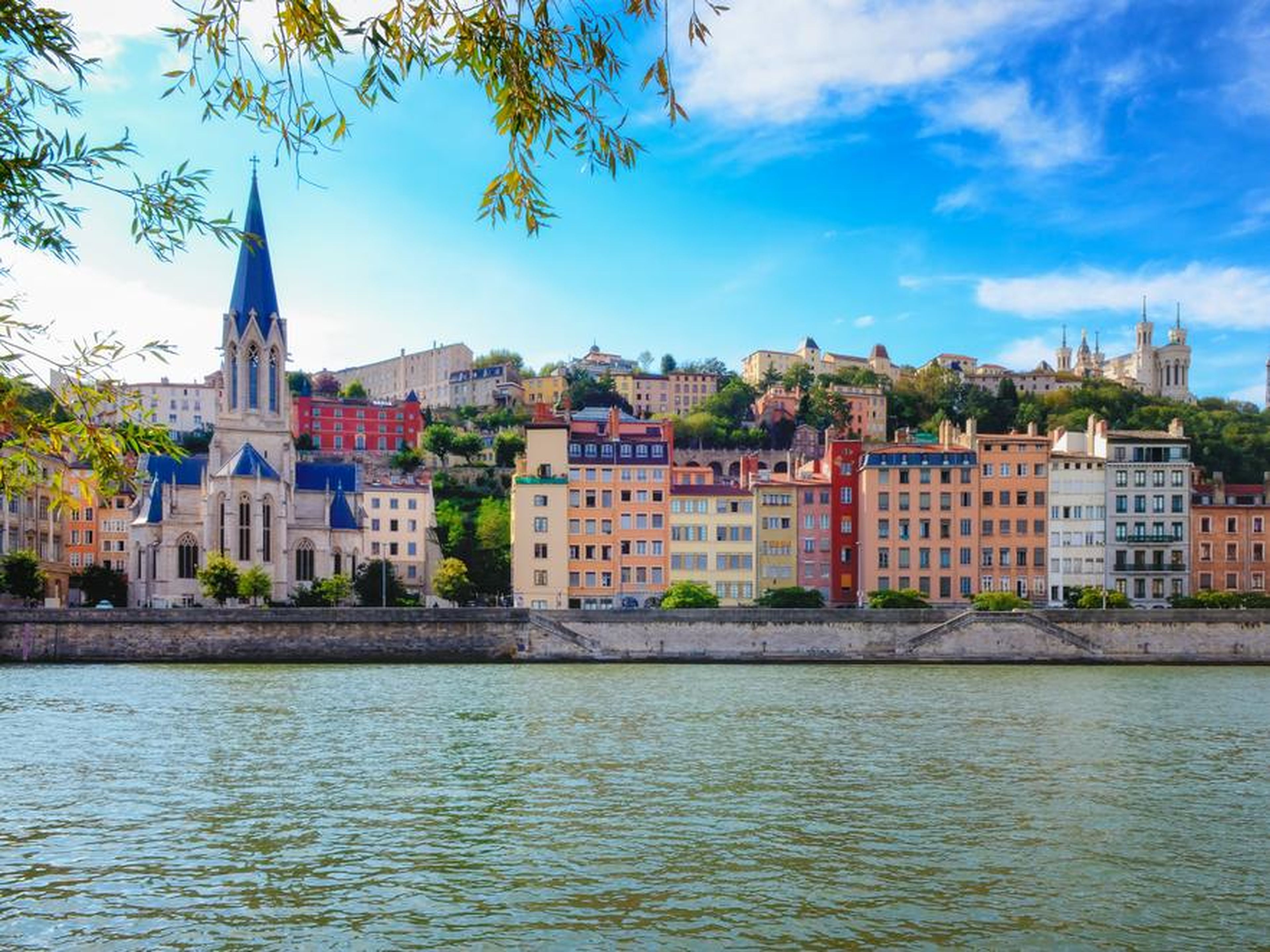 Lyon también se encuentra cerca del río.