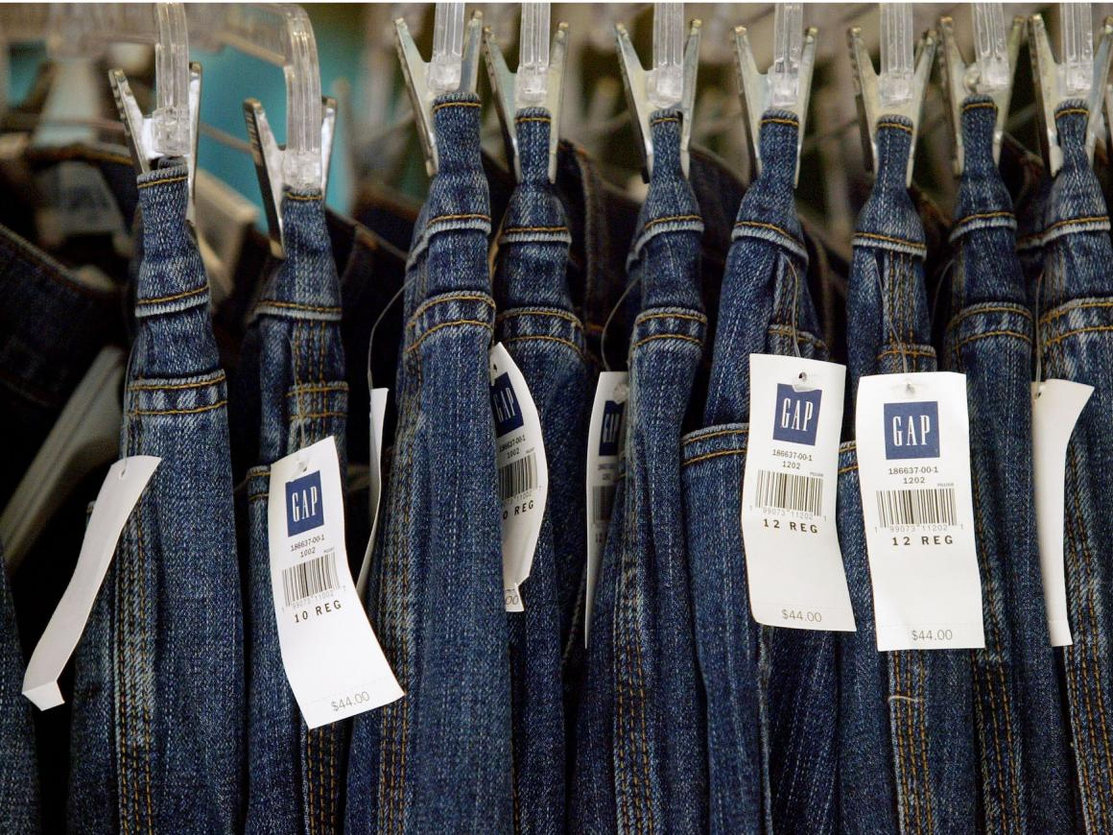 La tienda se convirtió en sinónimo de clásicos americanos, como son los jeans y las camisetas.