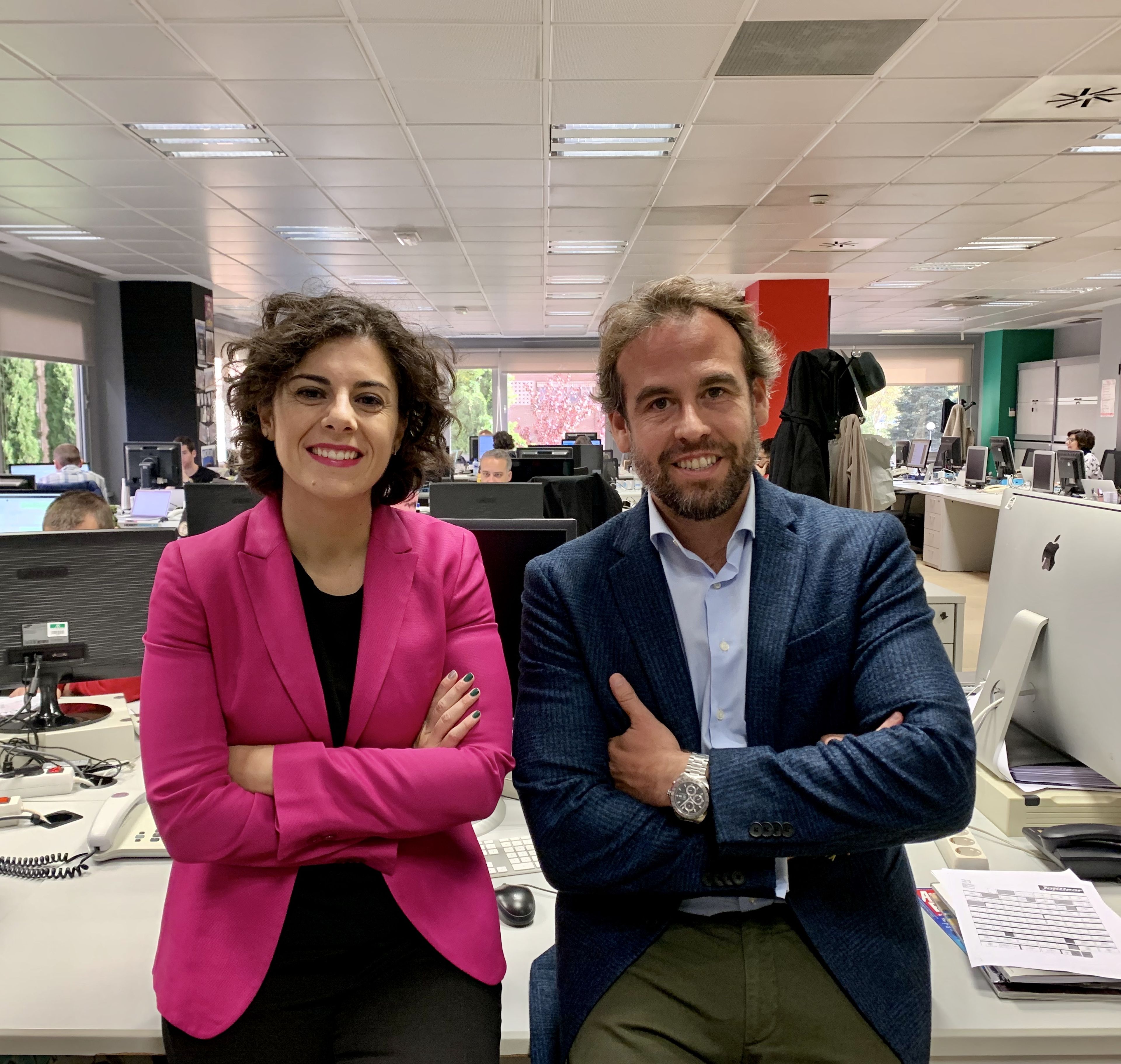 Yovanna Blanco, nueva editor in chief de Business Insider España (izq) y Daniel Chamorro, nuevo CRO y responsable del departamento comercial de Axel Springer España (dcha).