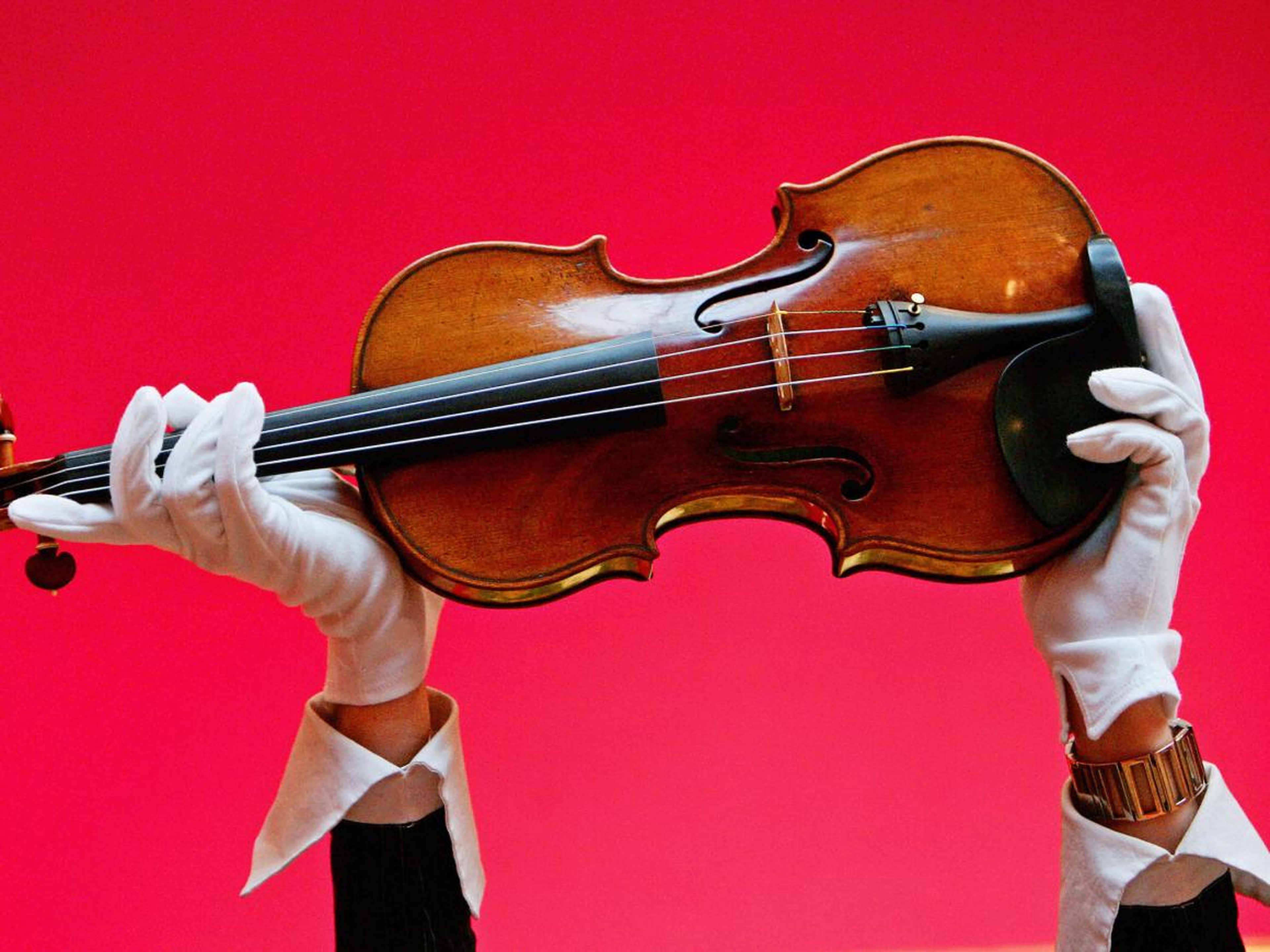Un violín Stradivarius (no es el mismo violín mencionado).