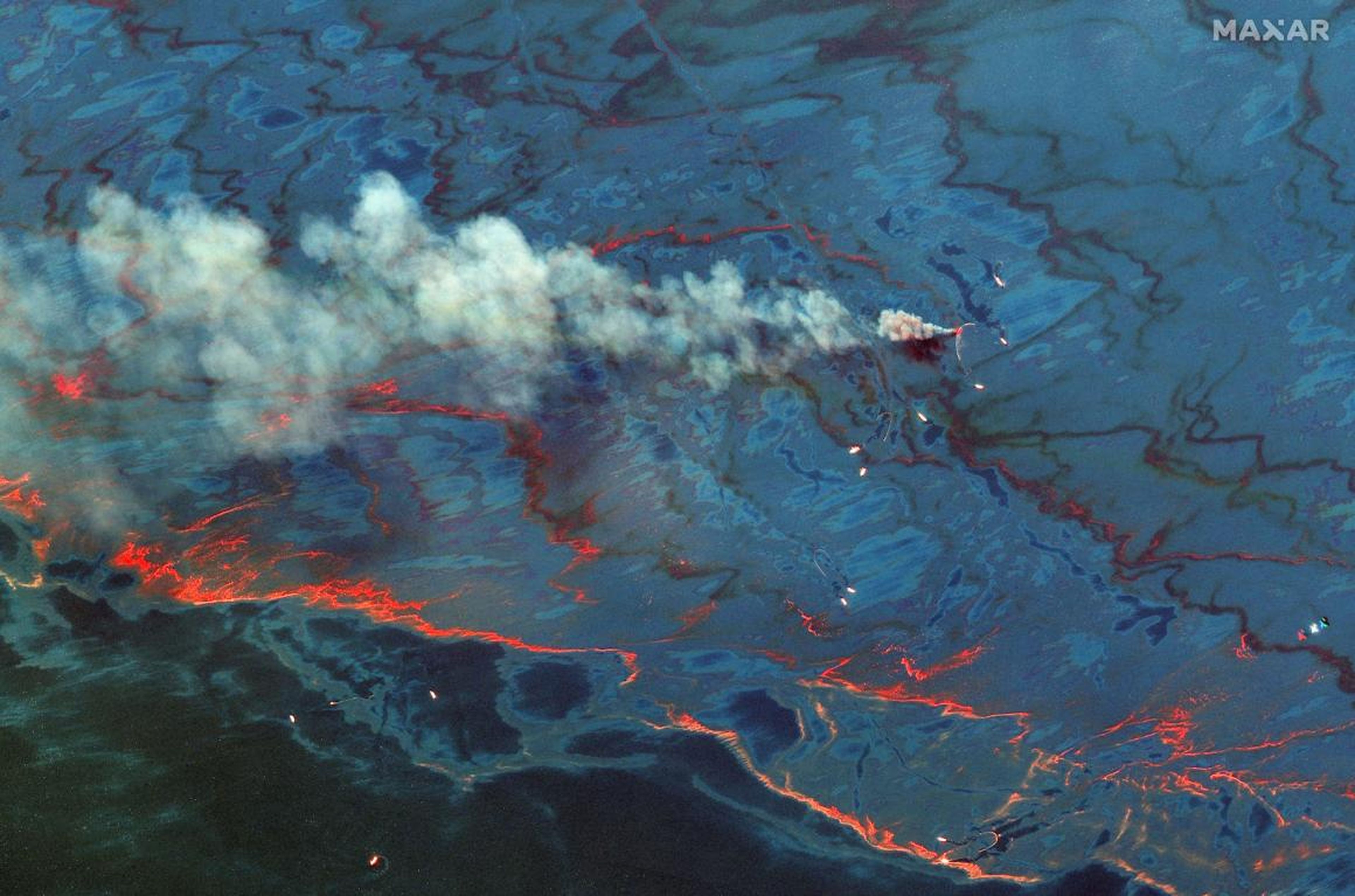 Горит с образованием воды. Разлив нефти в мексиканском заливе. Разлив нефти в 2010 году в мексиканском заливе. Deepwater Horizon разлив нефти. Катастрофа в мексиканском заливе 2010.