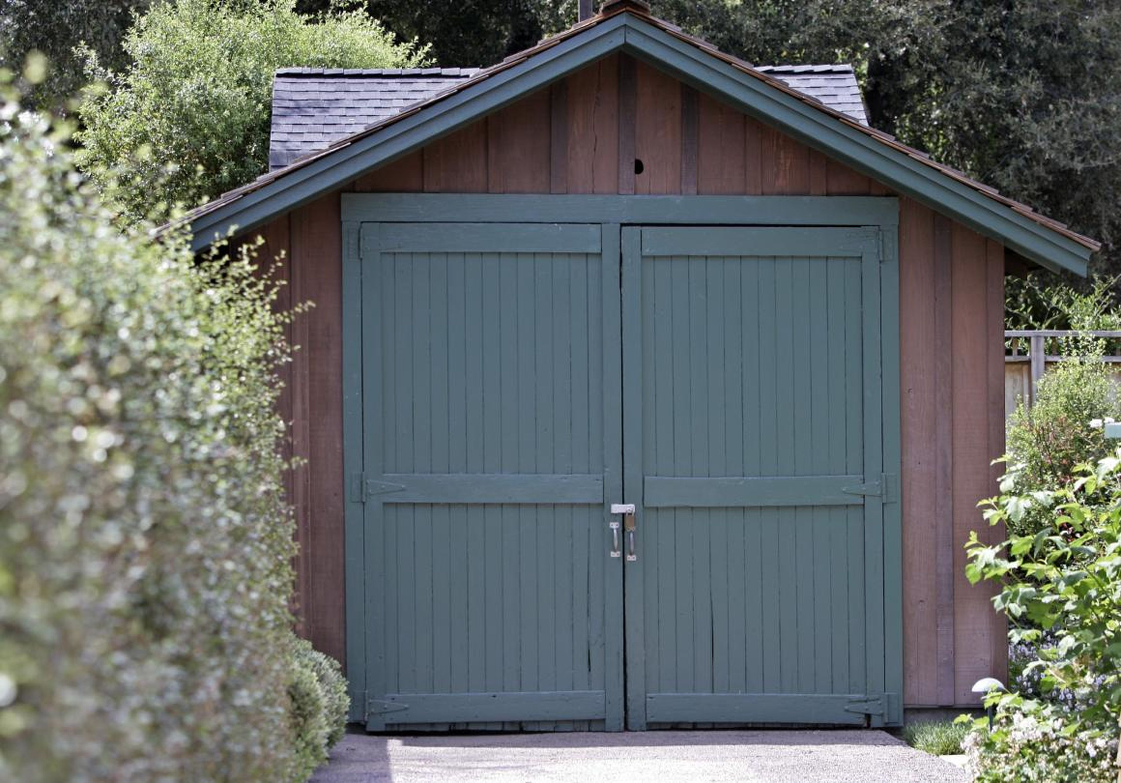 3. More than 80 years ago, Bill Hewlett and David Packard founded HP in Packard's garage in Palo Alto. It was designated a historic site in 1987, and HP bought the property in 2000 for $1.7 million.