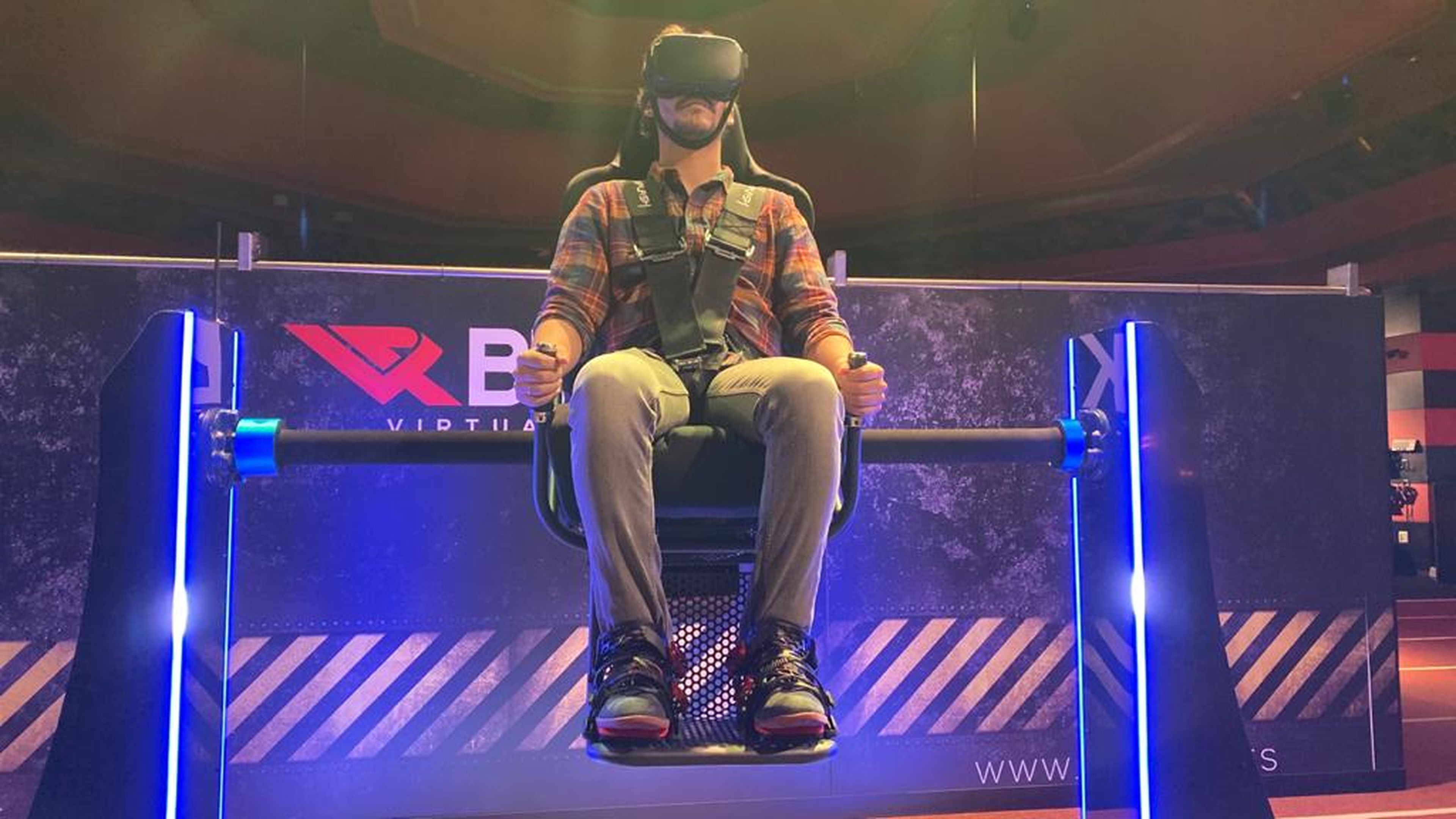 Además de los juegos de realidad virtual, también hay una experiencia 360º en una silla giratoria, pero me pareció una experiencia menos satisfactoria