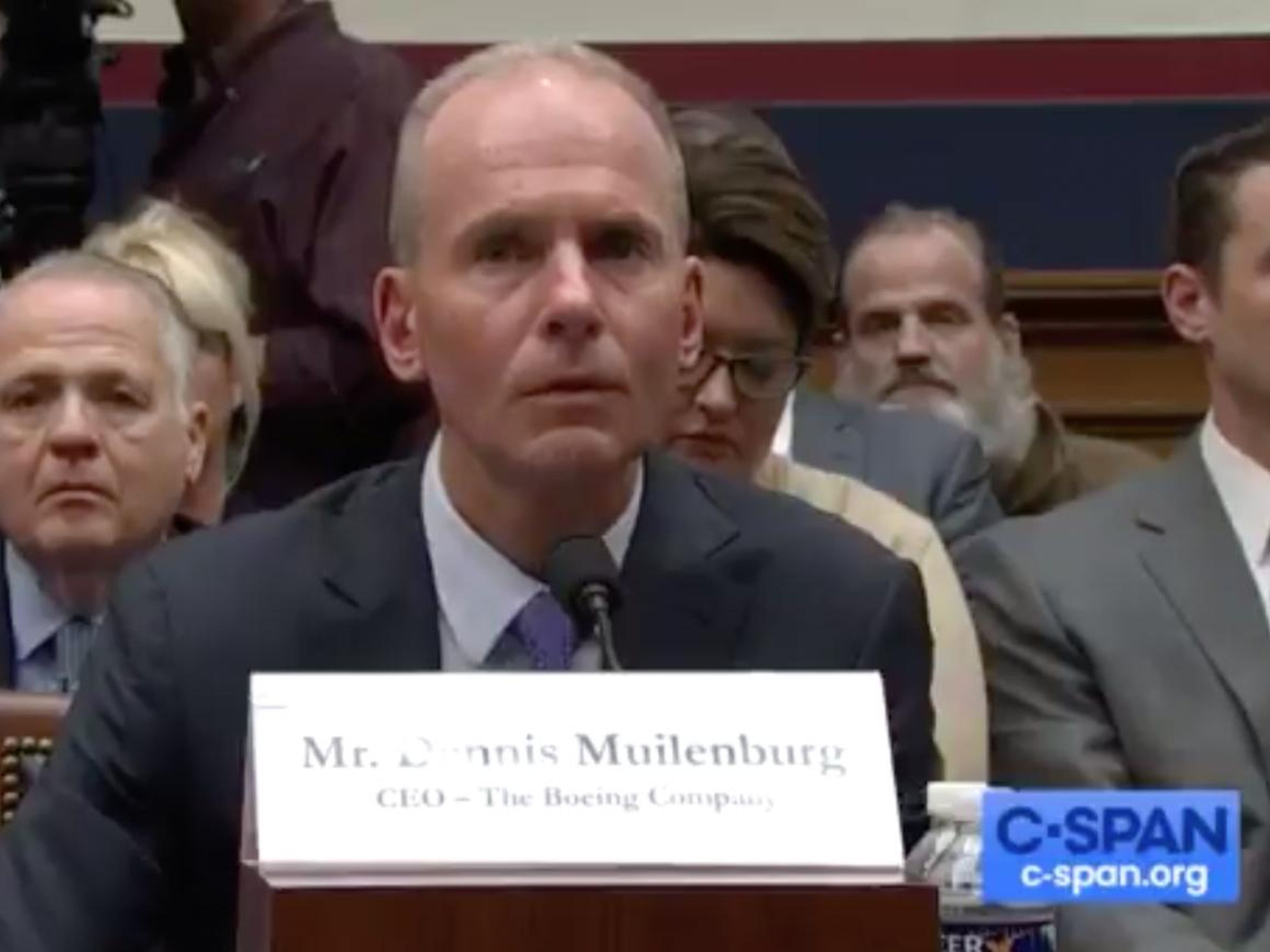 El CEO de Boeing, Dennis Muilenburg, delante del Congreso.